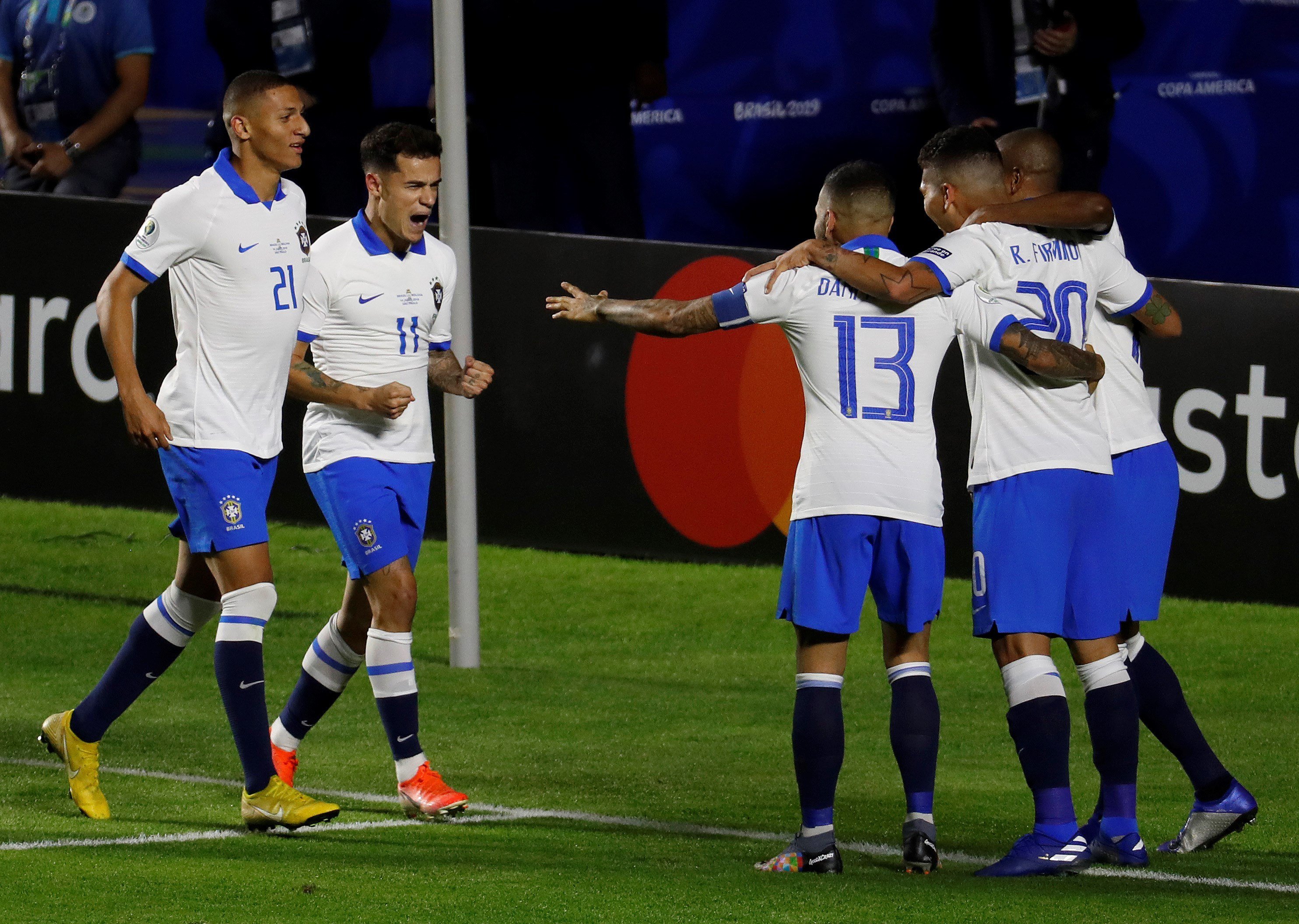 Coutinho lidera Brasil en el debut en la Copa América