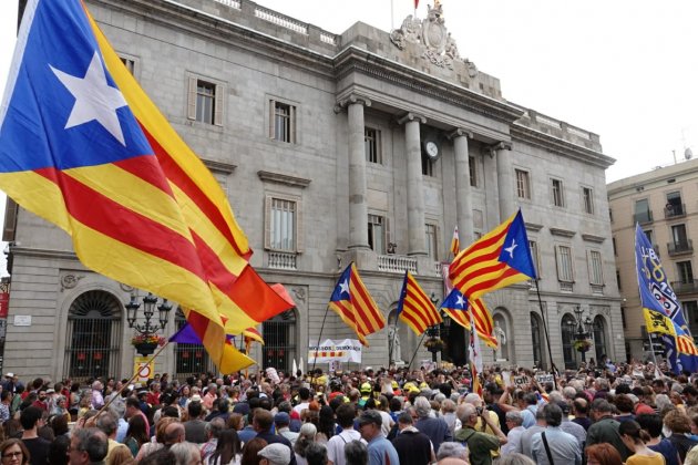 plaça sant jaume ple barcelona - roberto lázaro plaça sant jaume ple barcelona - roberto lázaro