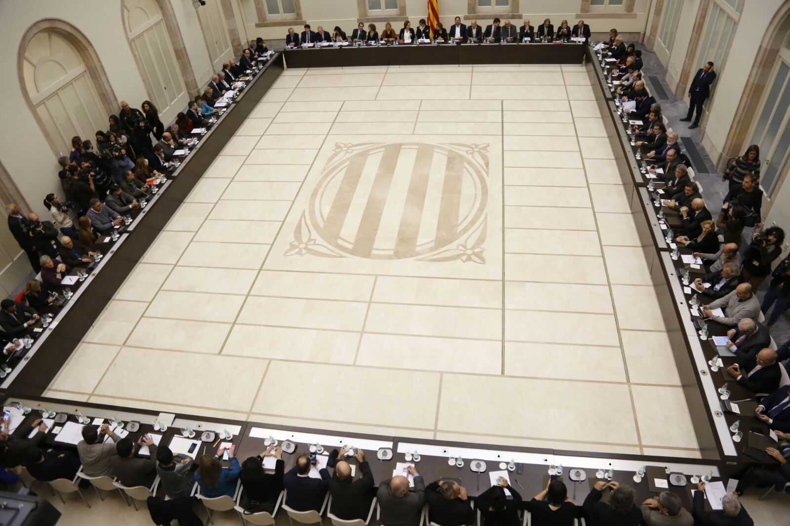 La direcció del Pacte pel Referèndum s'activa amb una reunió amb Puigdemont