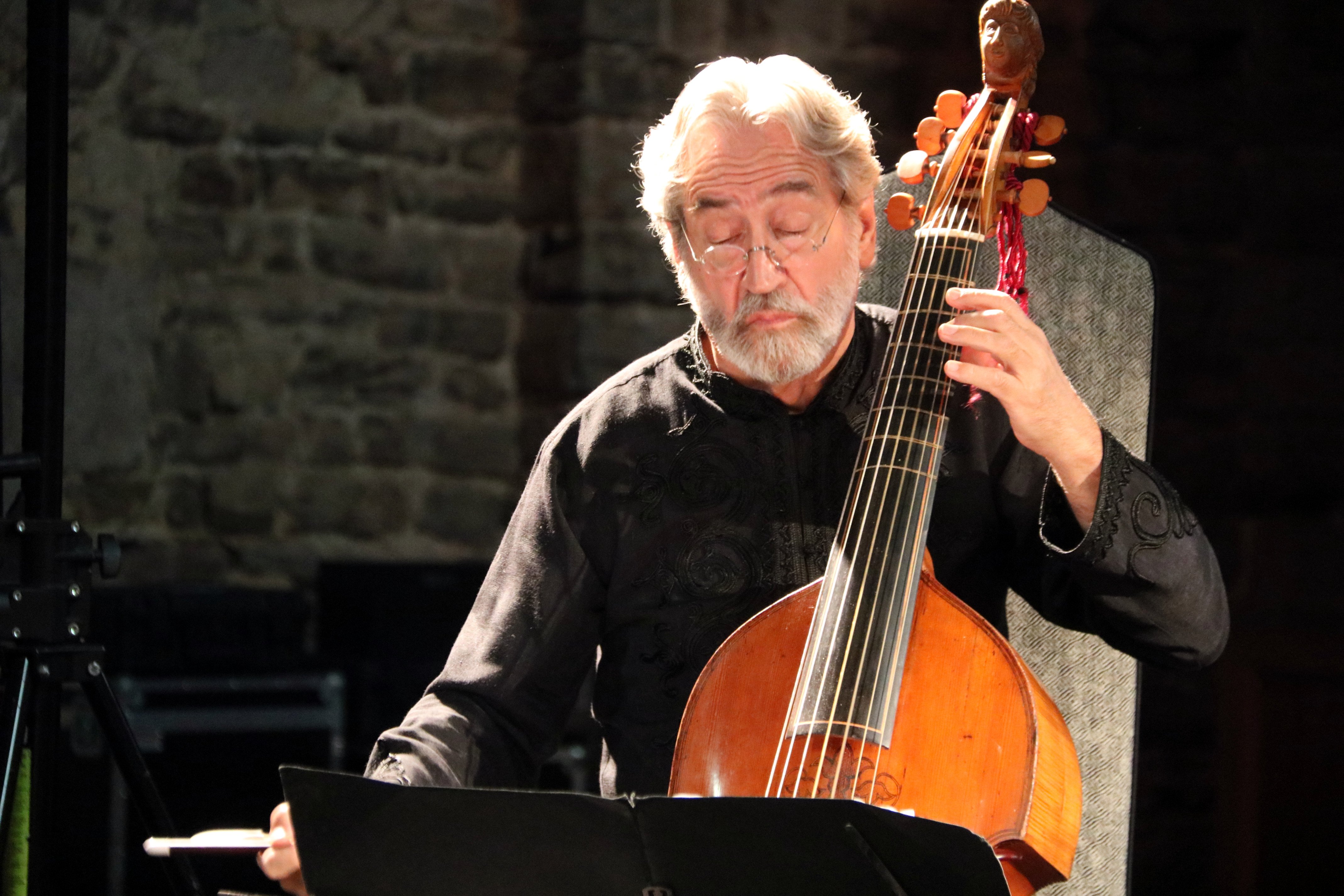 Jordi Savall posa música als mil anys de la col·legiata del castell de Cardona