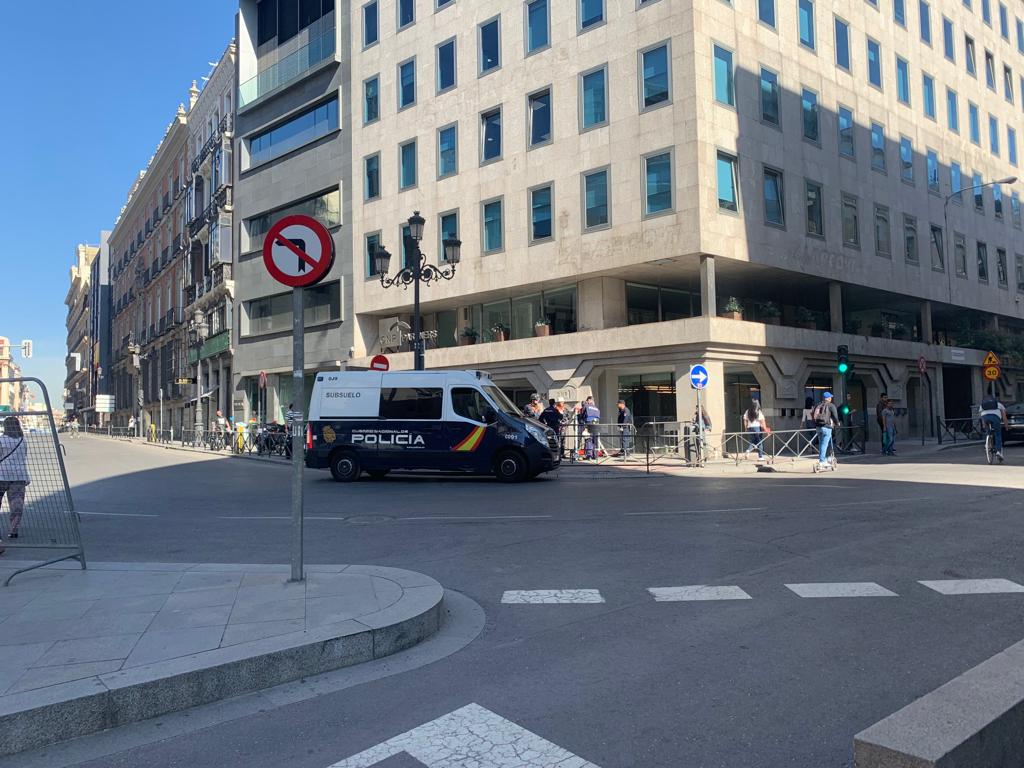 La policía refuerza el Congreso y registra cloacas por el acatamiento de los eurodiputados