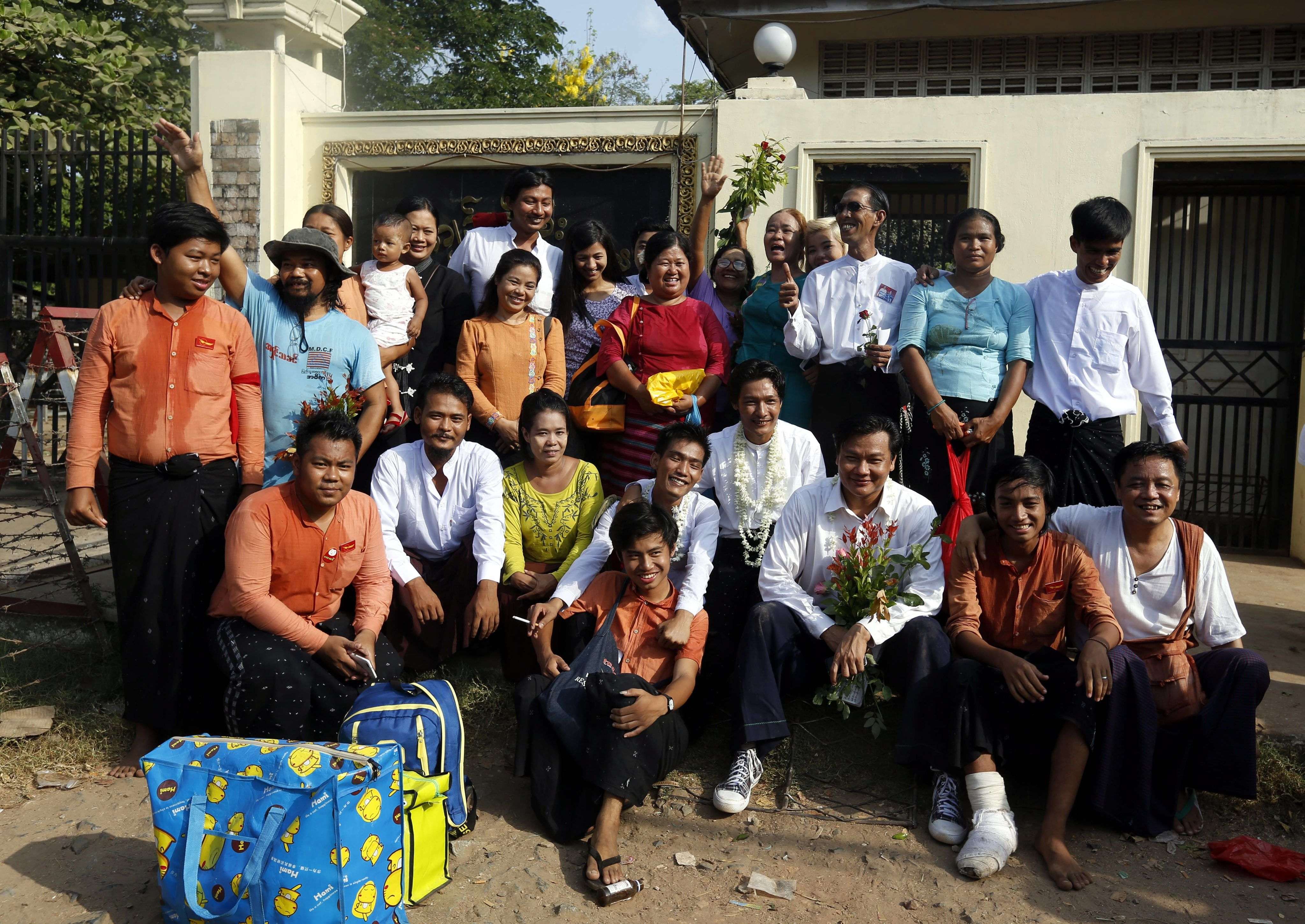 Birmania libera a 83 presos políticos