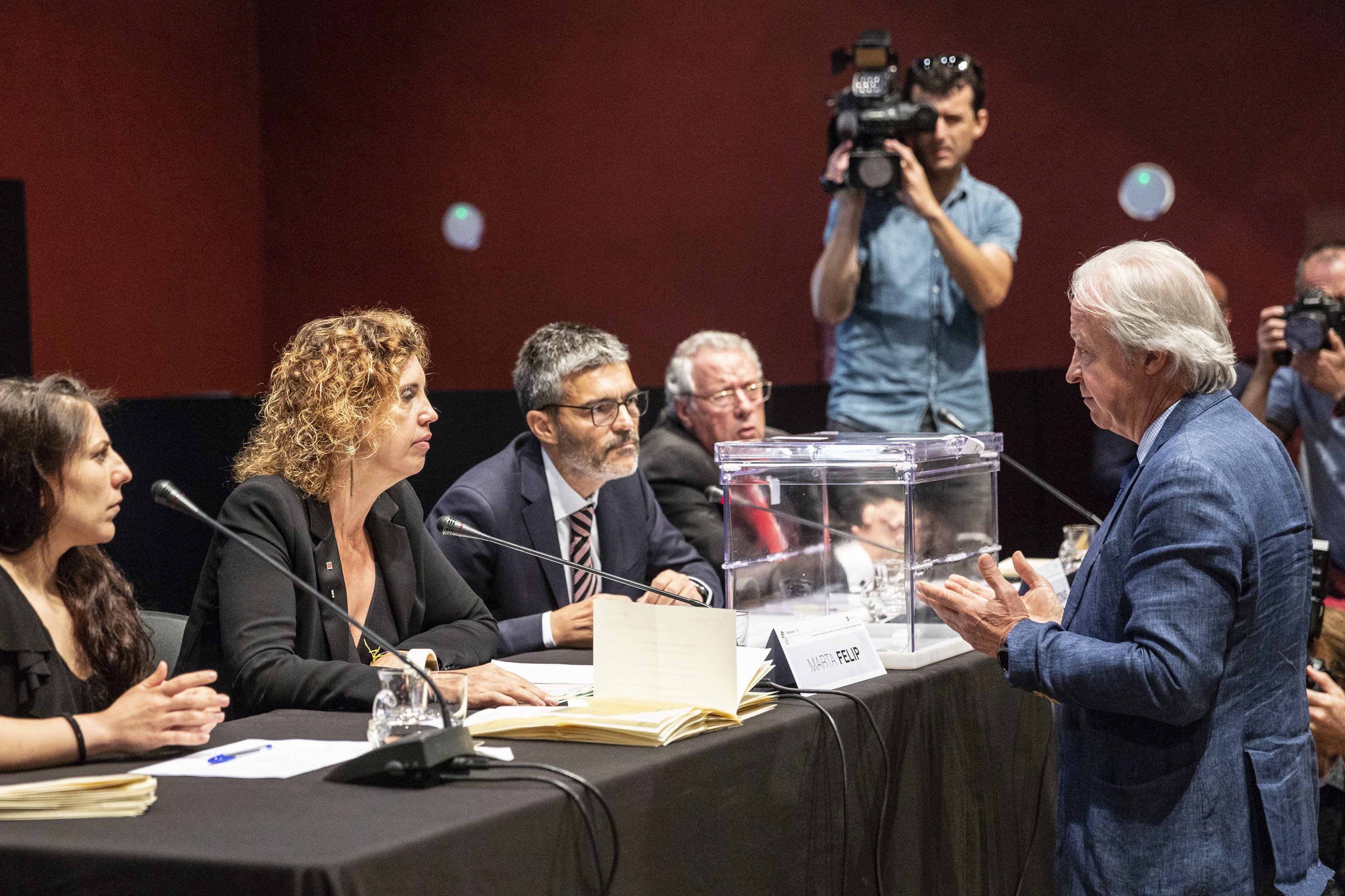 Rebutjat el recurs de Tusquets per la suspensió del ple constituent de la Cambra