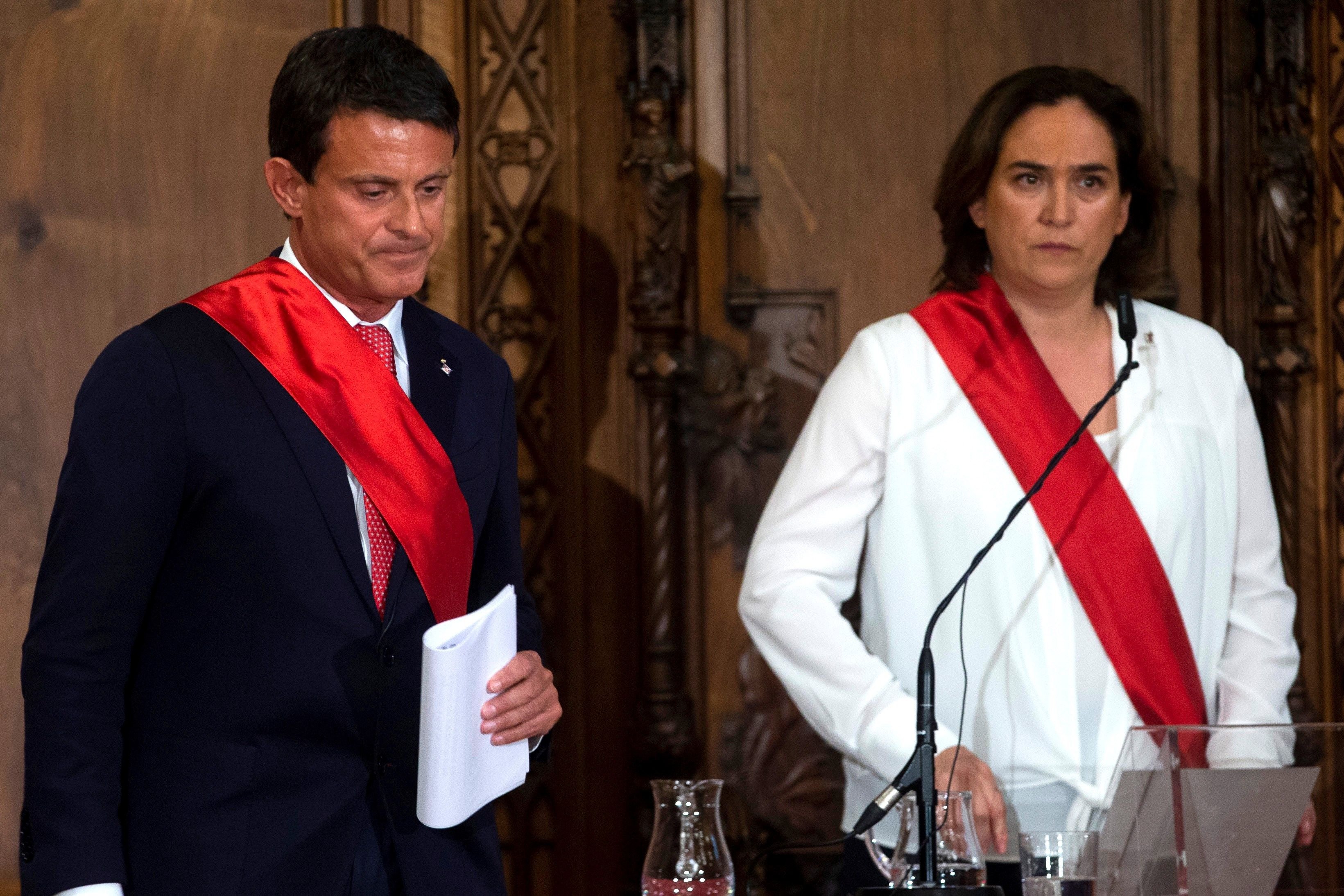 Colau pacta con Valls una mesa para la recuperación económica de Barcelona