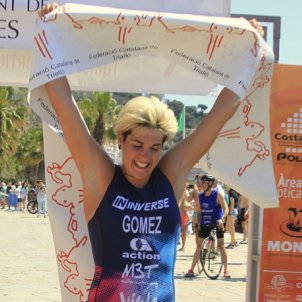 Jordi Garcia, del CN Badalona, i Laura Gómez, del CMG Ferrer Hotels, guanyen el Triatló de Blanes
