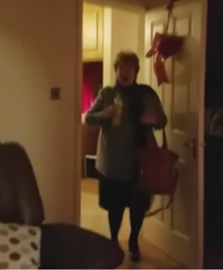 El hijo que casi mata a su madre de un susto (navideño)