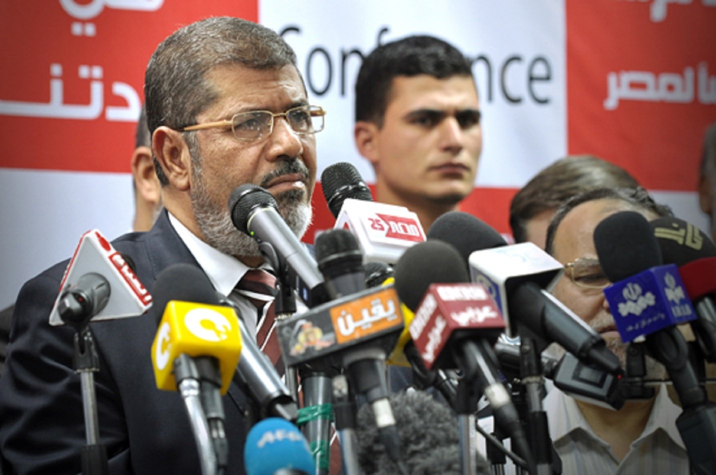 Mor l'expresident egipci Mohamed Morsi durant una sessió del seu judici