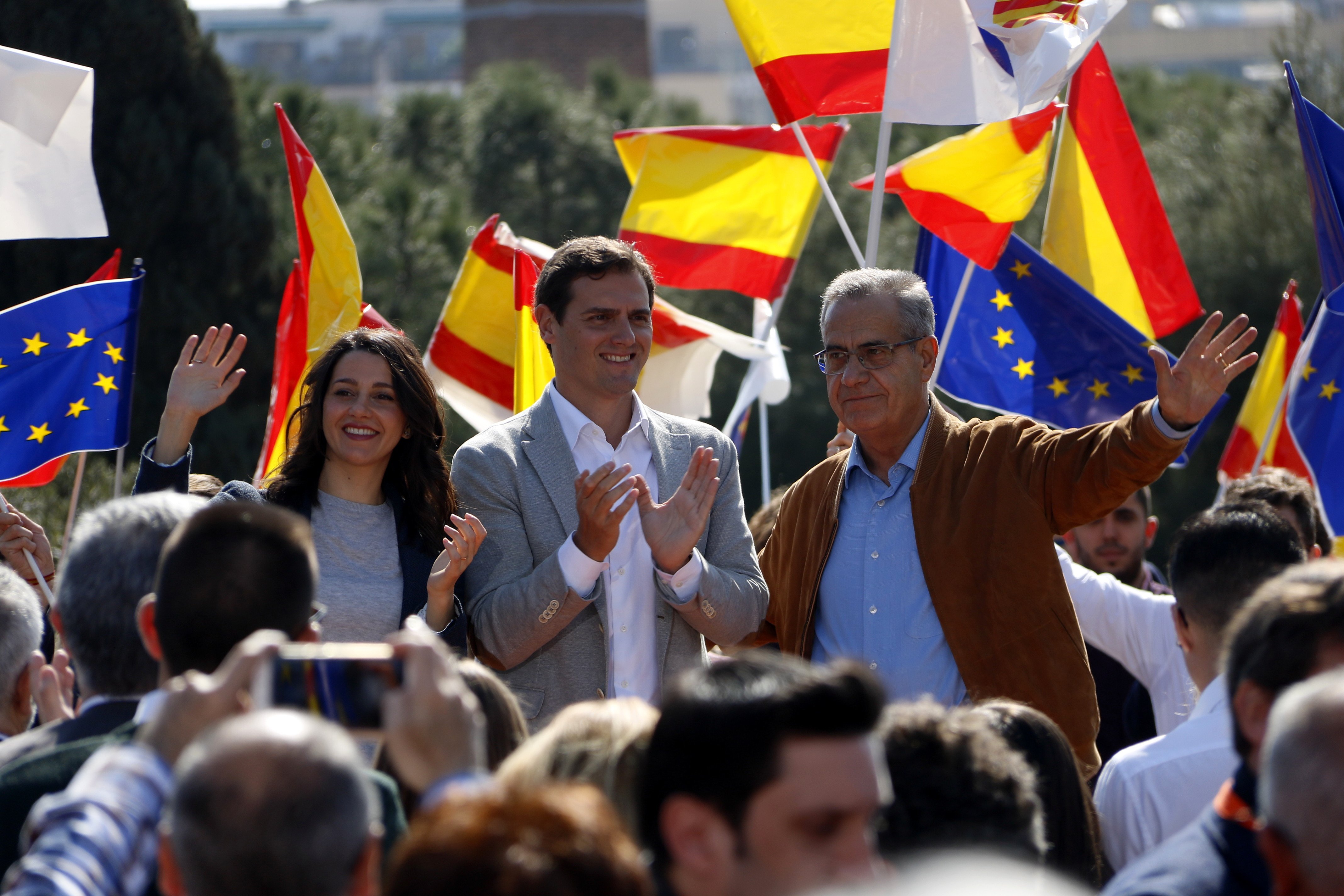 Corbacho trenca amb Valls i es garanteix llibertat de vot amb Cs