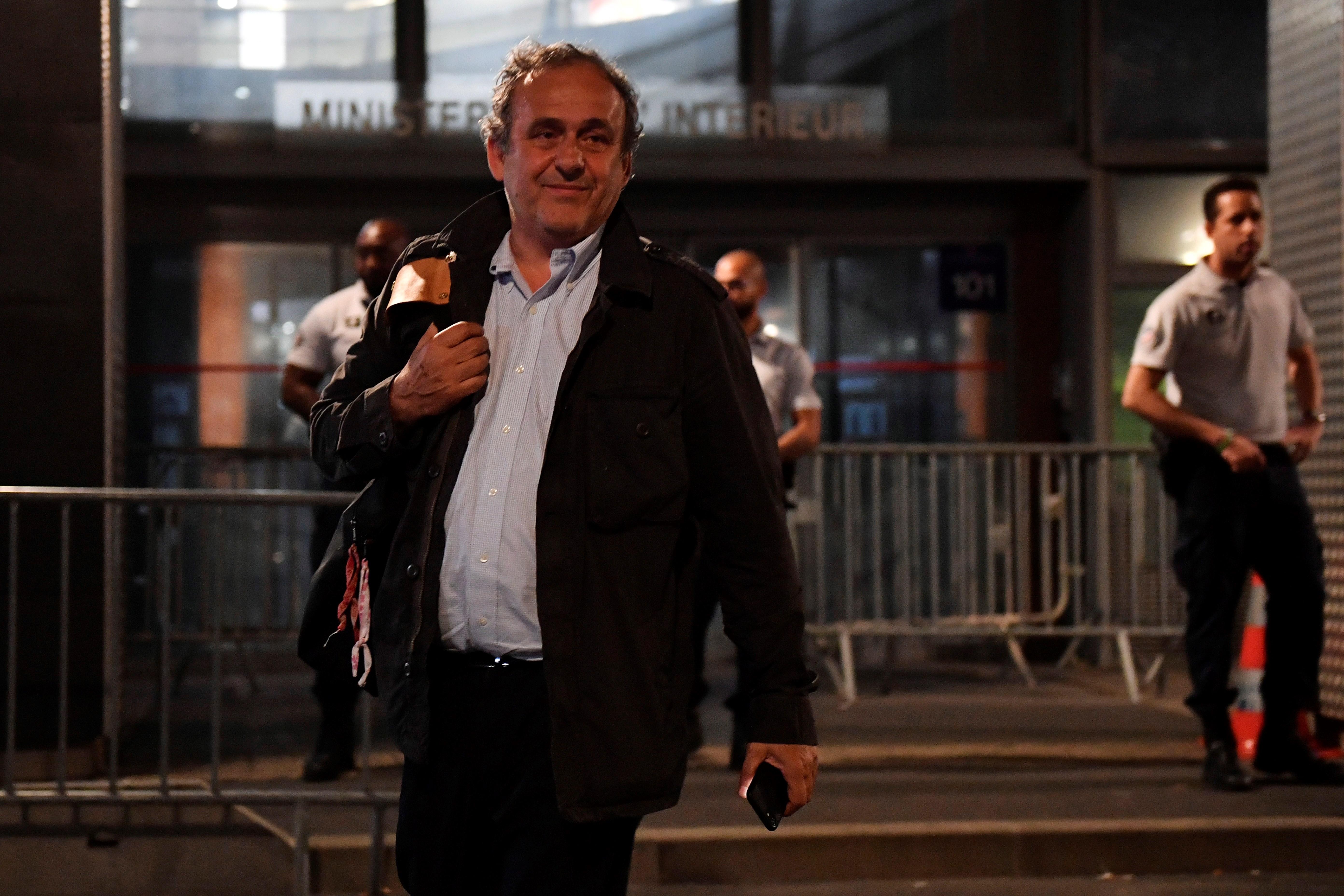 Platini, en libertad sin cargos tras ser interrogado