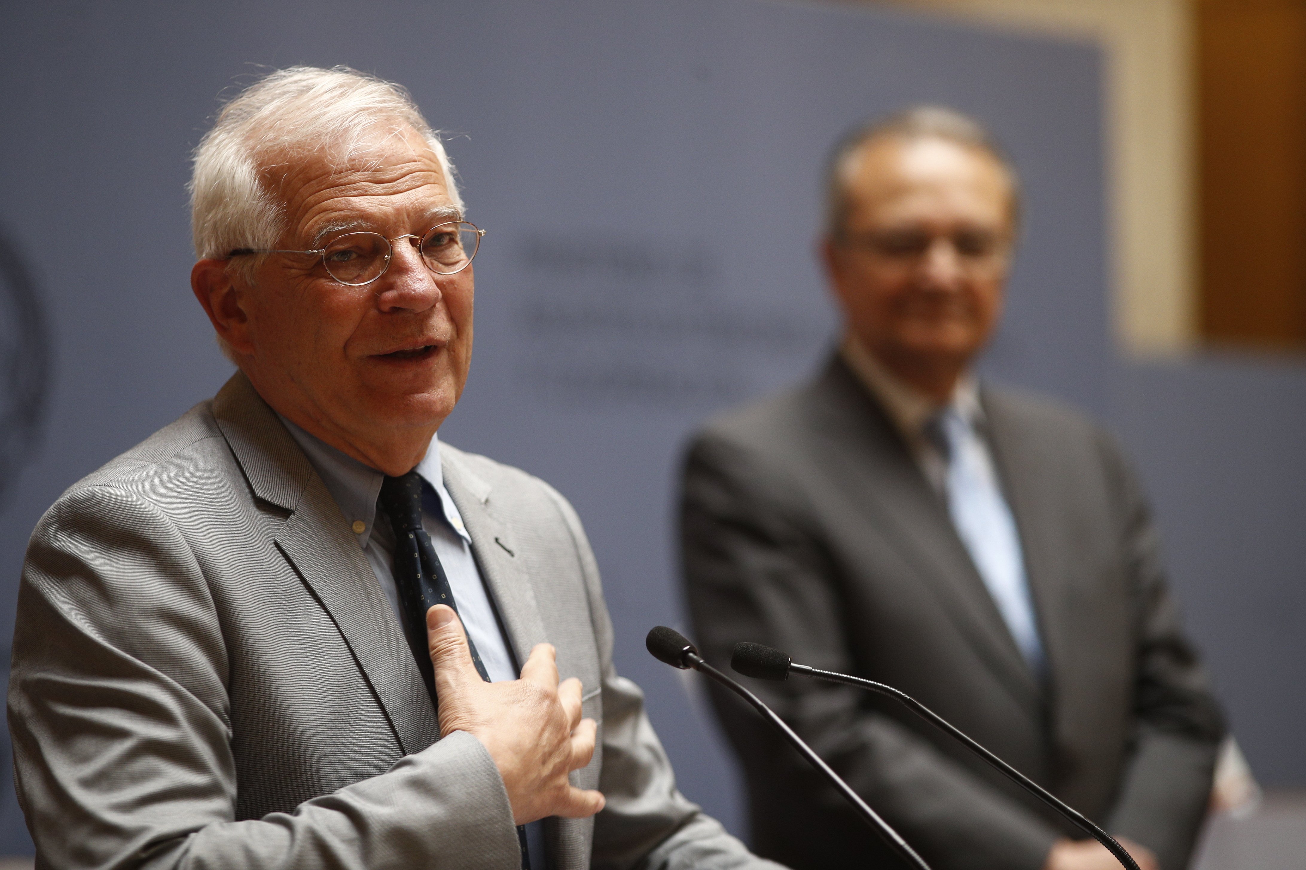 Borrell se despide del Ministerio al borde de un nuevo conflicto diplomático