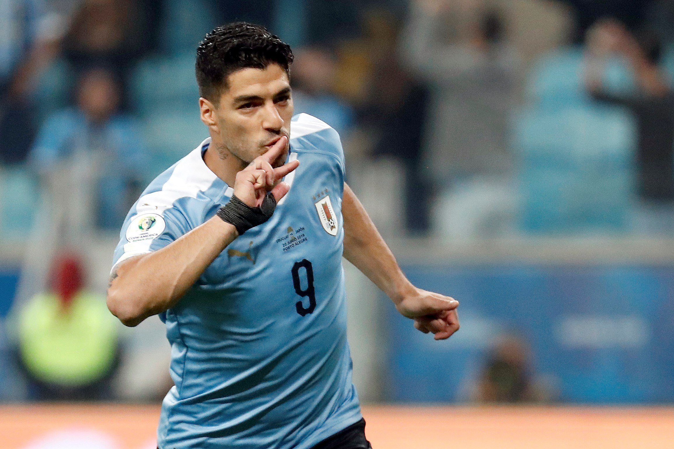 Suárez marca però Uruguai no passa de l'empat contra el Japó (2-2)