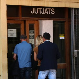Professora IES Palau Sant Andreu Barca declaració jutjats - ACN Professora IES Palau Sant Andreu Barca declaració jutjats - ACN