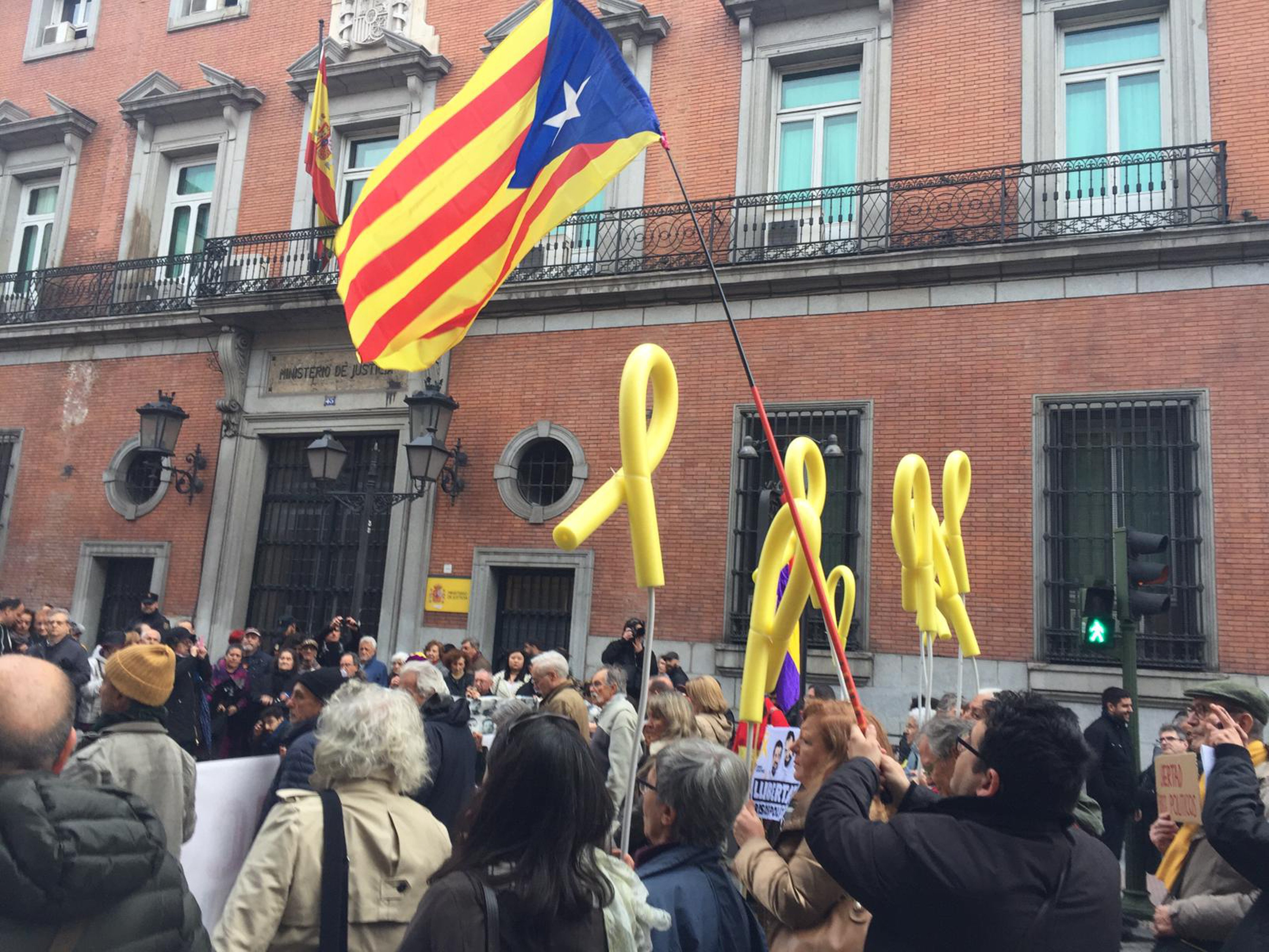 El clamor por la libertad de los presos vuelve a las calles de Madrid