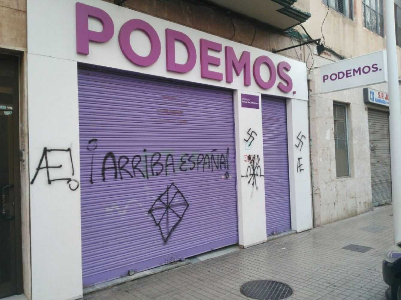 Pintades feixistes a les seus de Podemos i IU a Elx