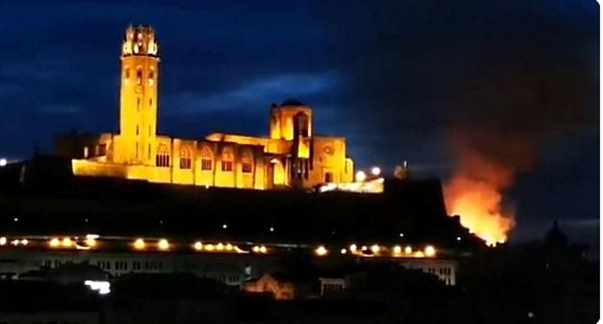 Incendio junto a la Seu Vella de Lleida