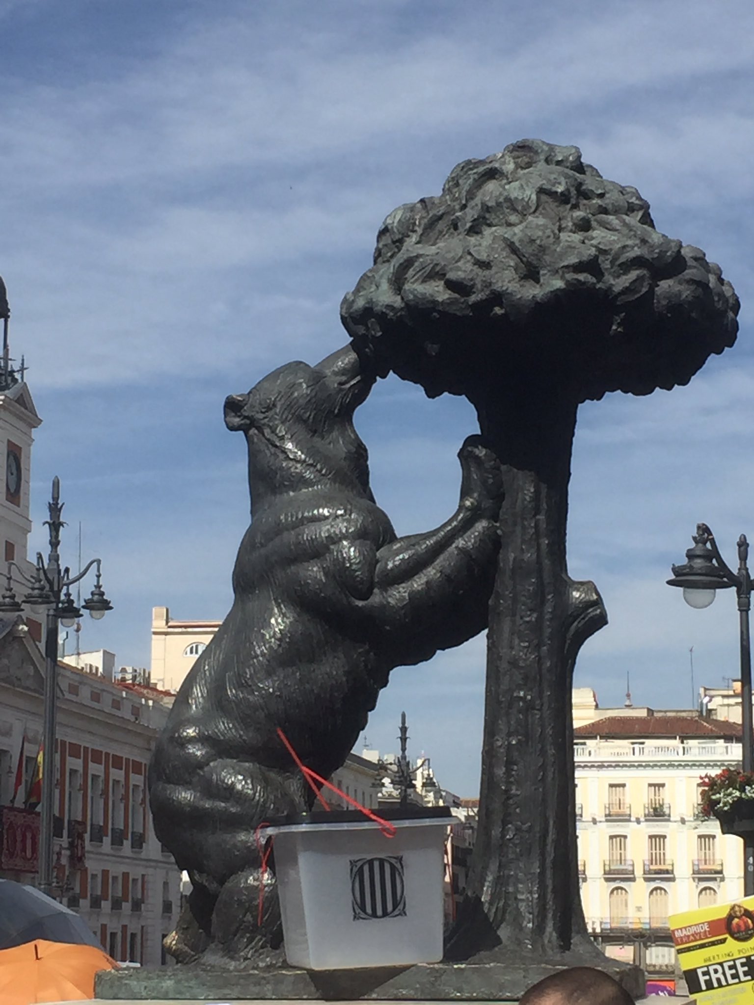 hueso y el madroño urna 1 O Madrid decidir