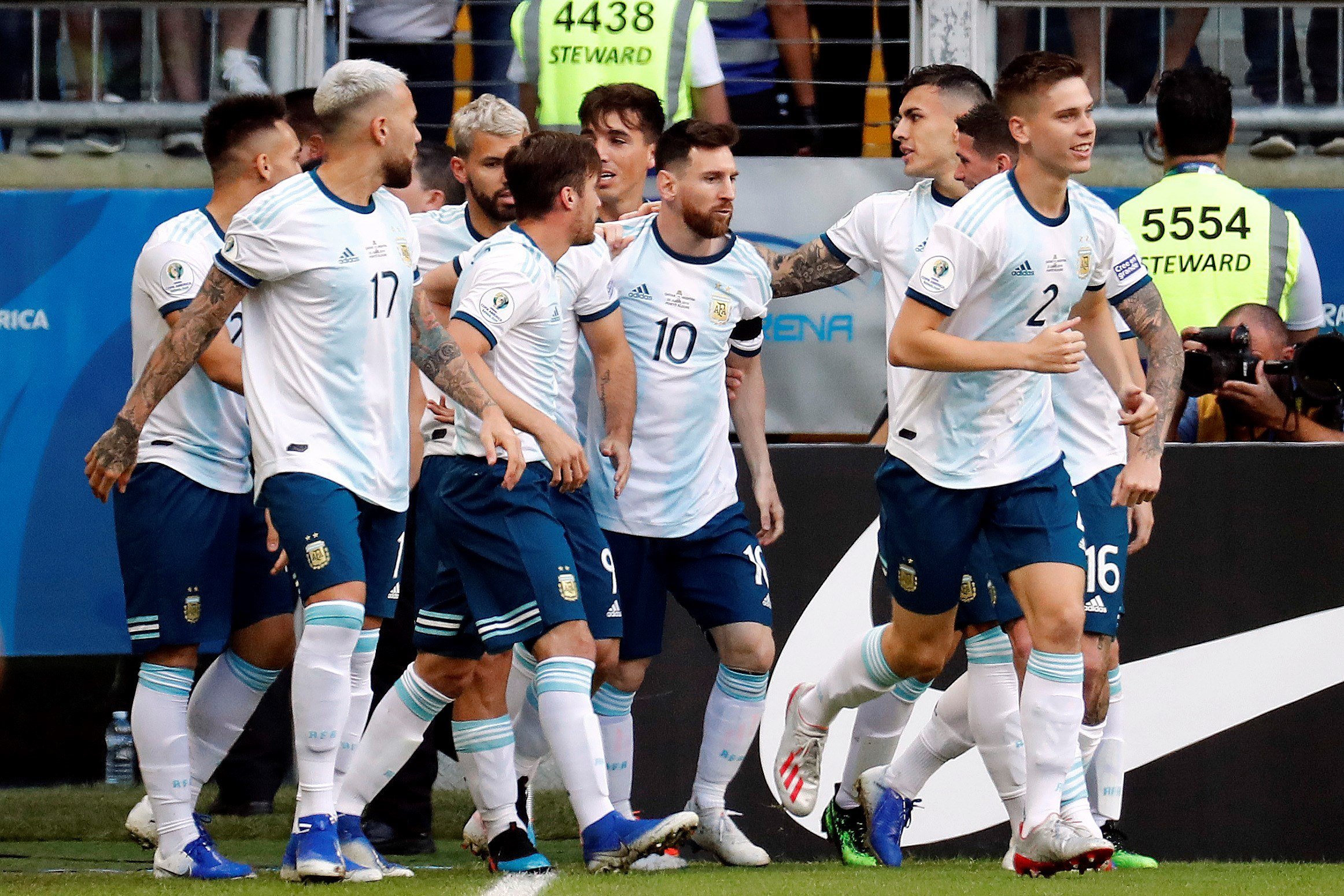 Argentina derrota a Catar y se enfrentará a Venezuela en los cuartos de la Copa América (0-2)