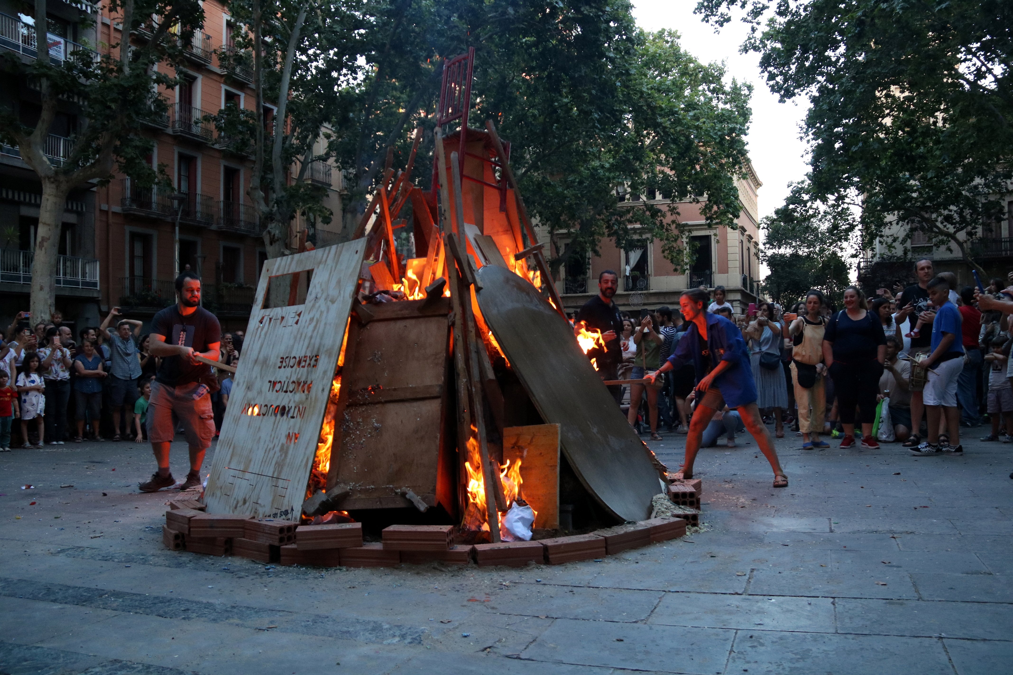 Catalunya viu una revetlla tranquil·la