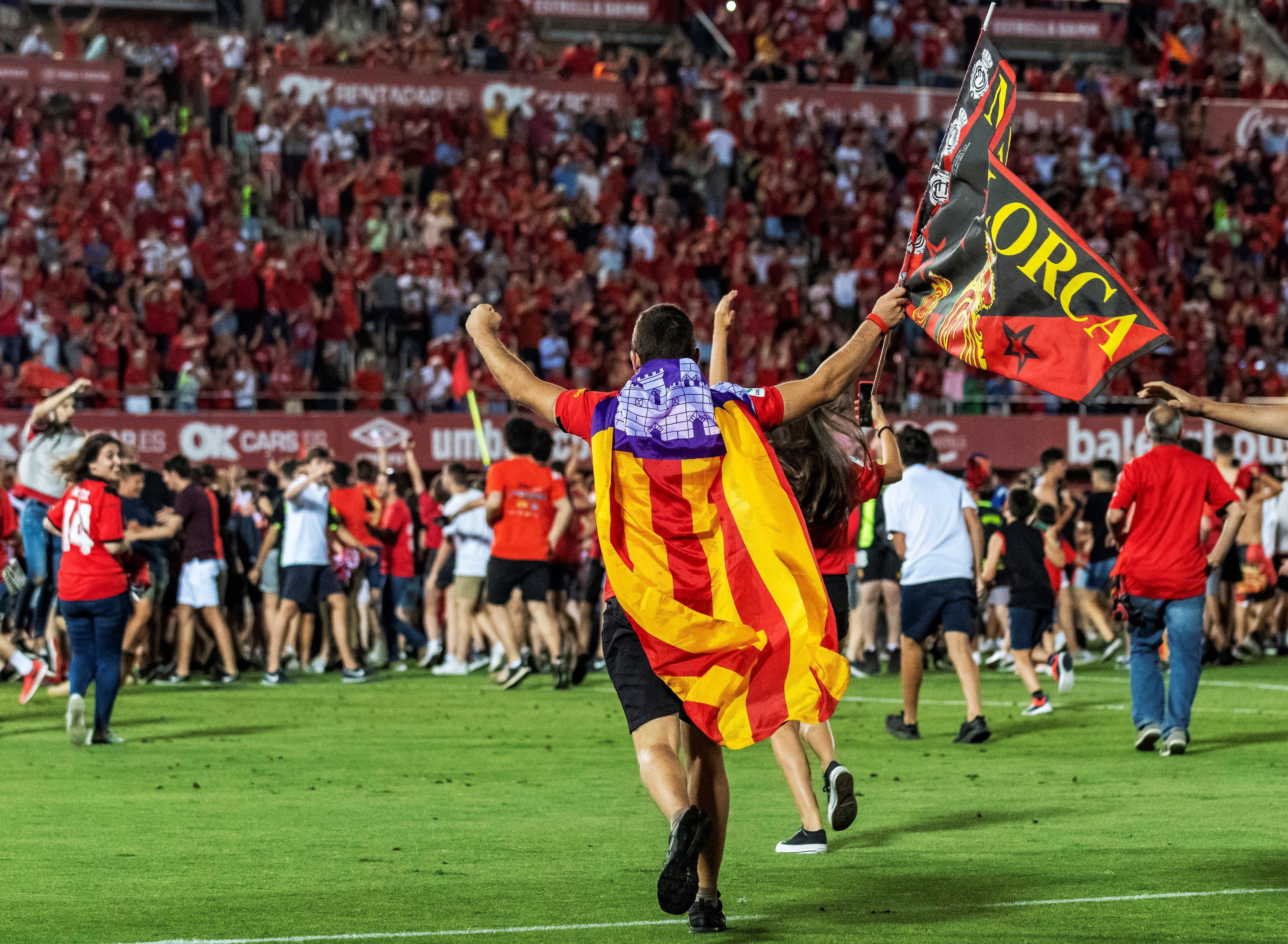 El Mallorca remonta y asciende a Primera seis años después