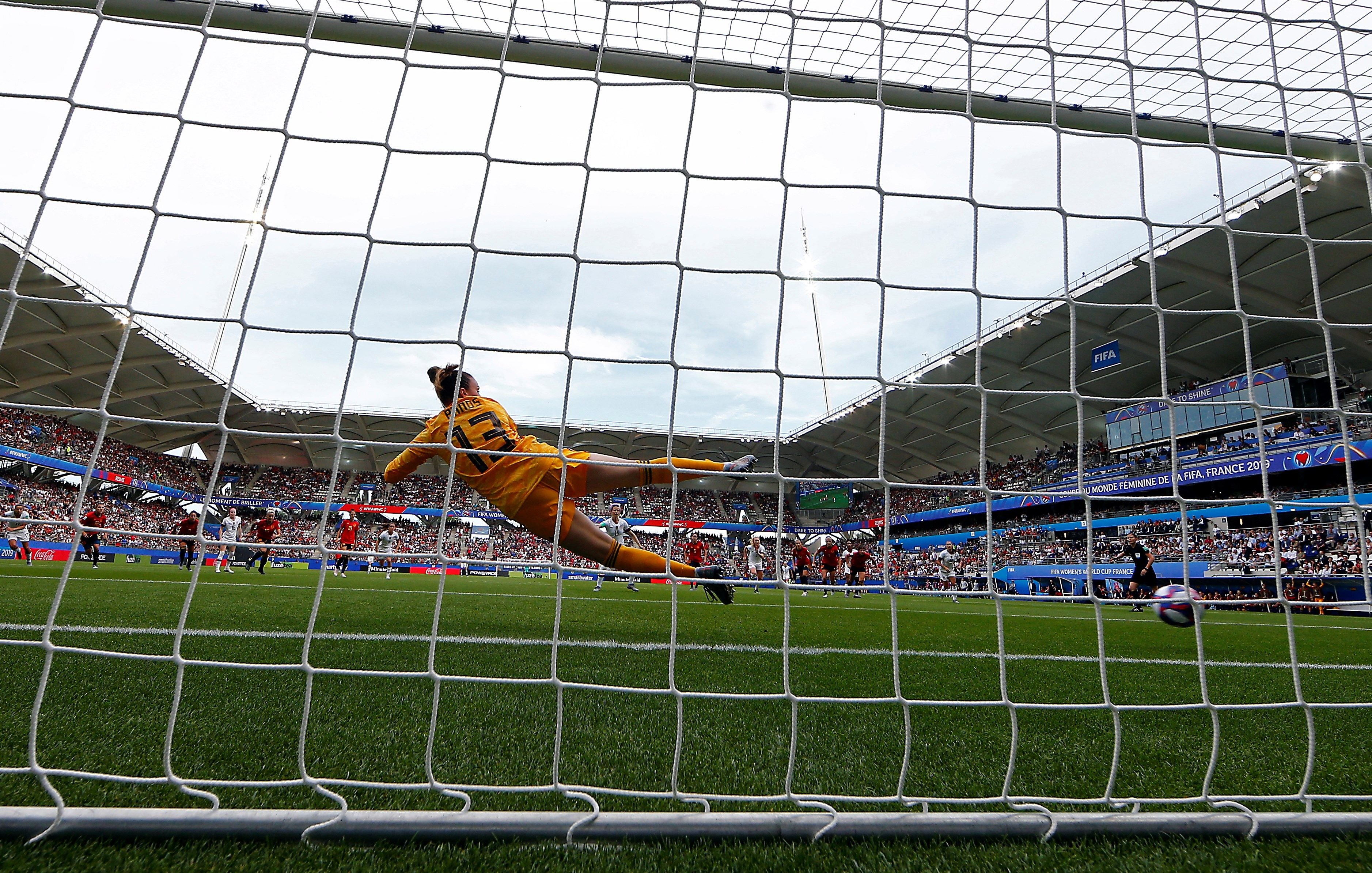 España se despierta del sueño en el Mundial por los penaltis de Estados Unidos (1-2)