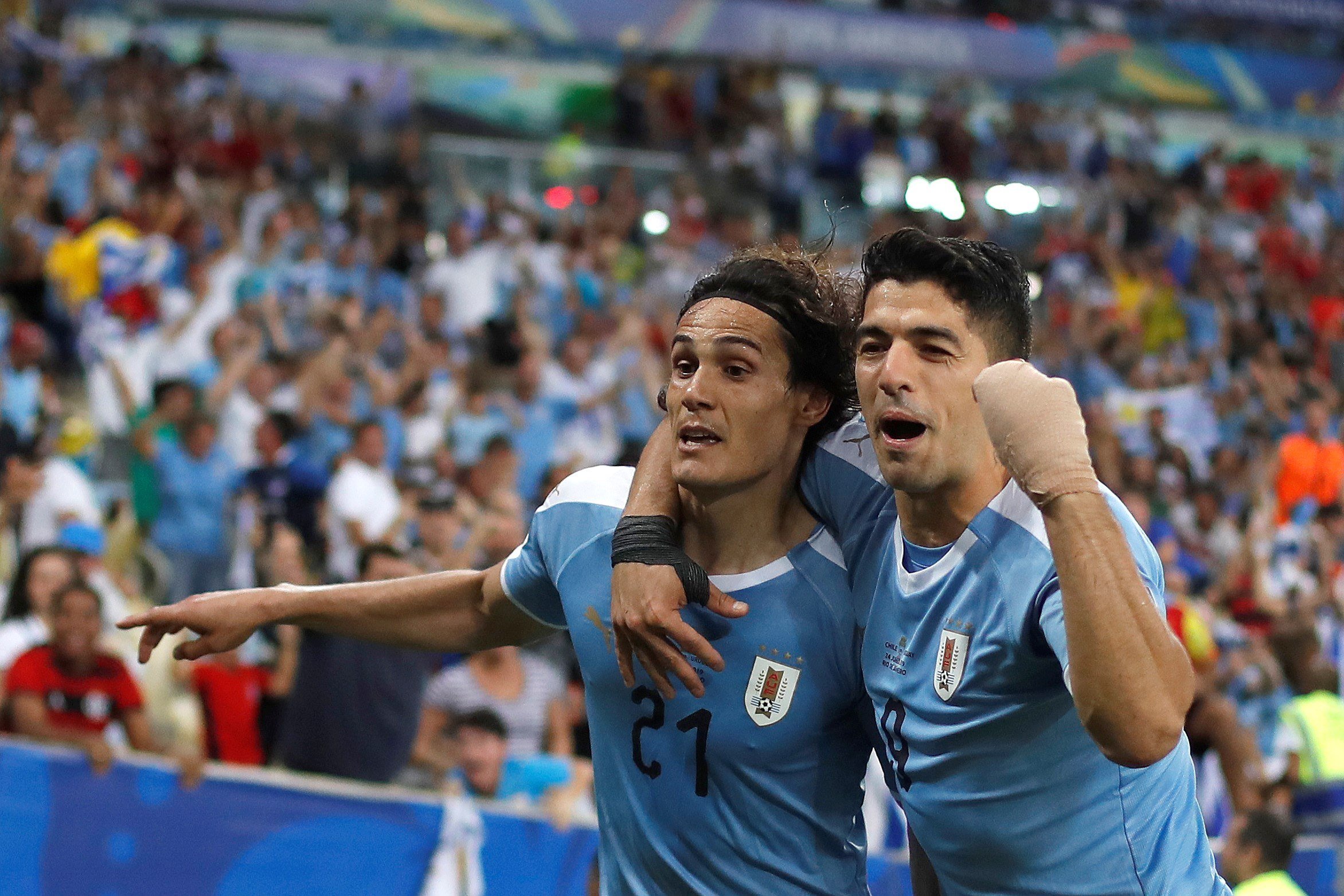 La Uruguay de Luis Suárez avanza con paso firme y ya está en cuartos (0-1)