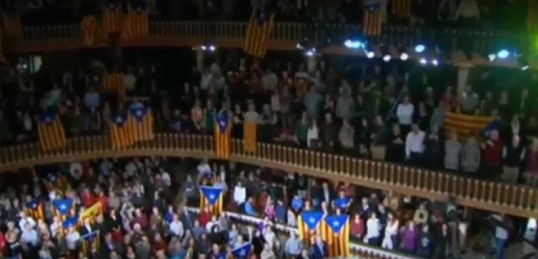 VÍDEO: las 'estelades' y gritos de independencia llenan el Palau de la Música