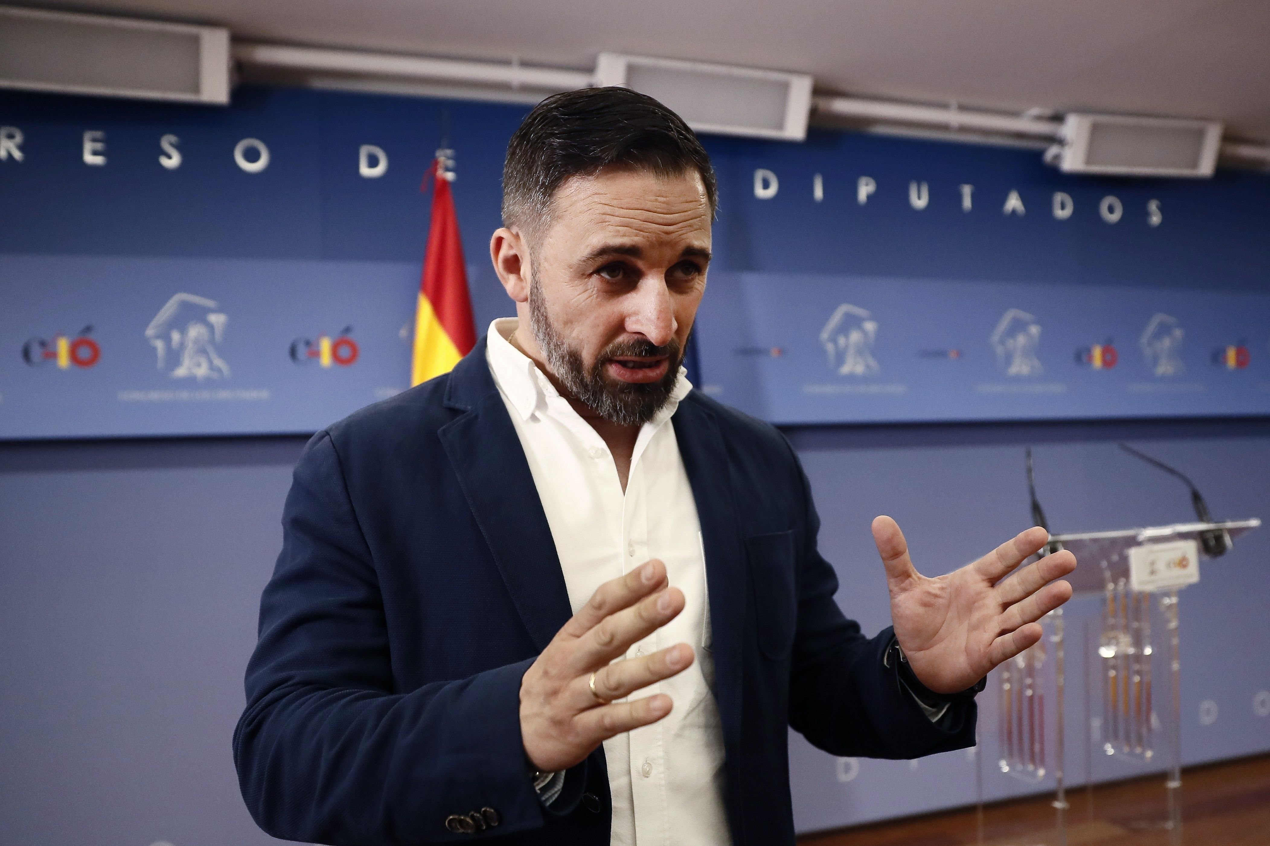 Abascal cita Casado i Rivera demà al Congrés (i el líder de Cs declina la invitació)