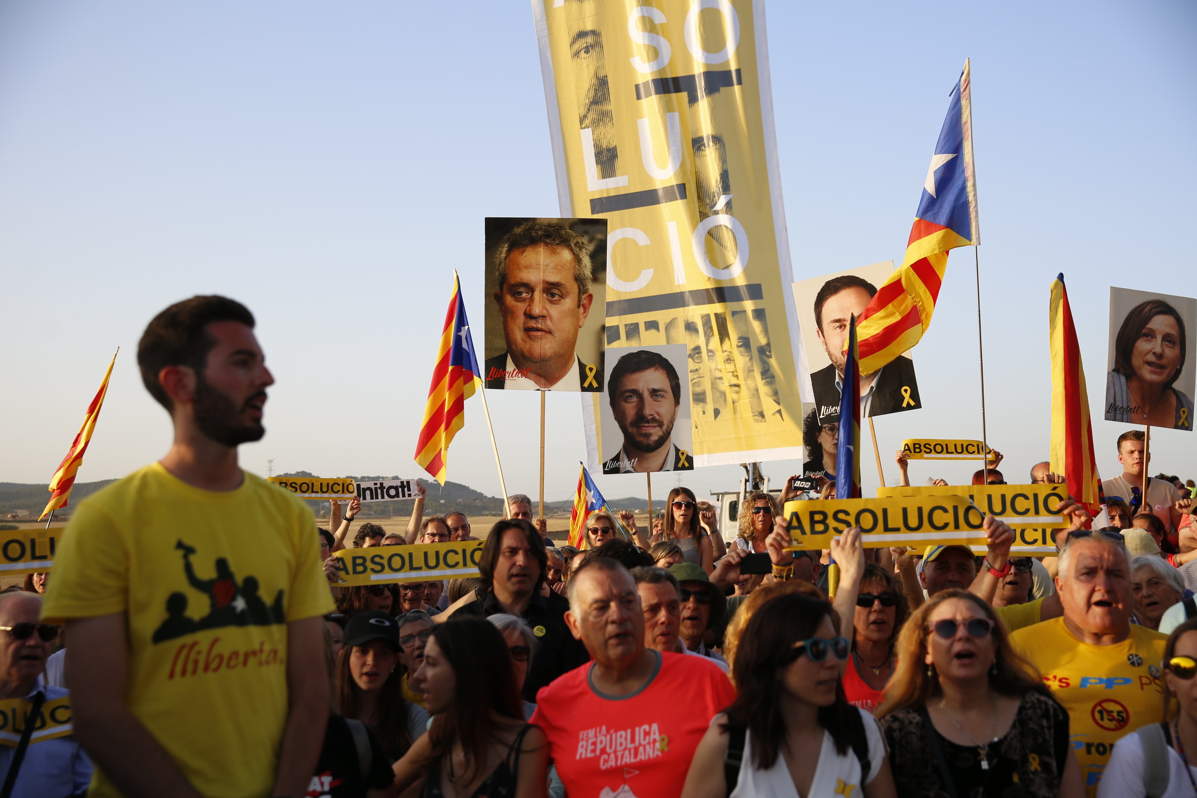 Wiener Zeitung, incrédulo: "13 años de prisión por un plebiscito"