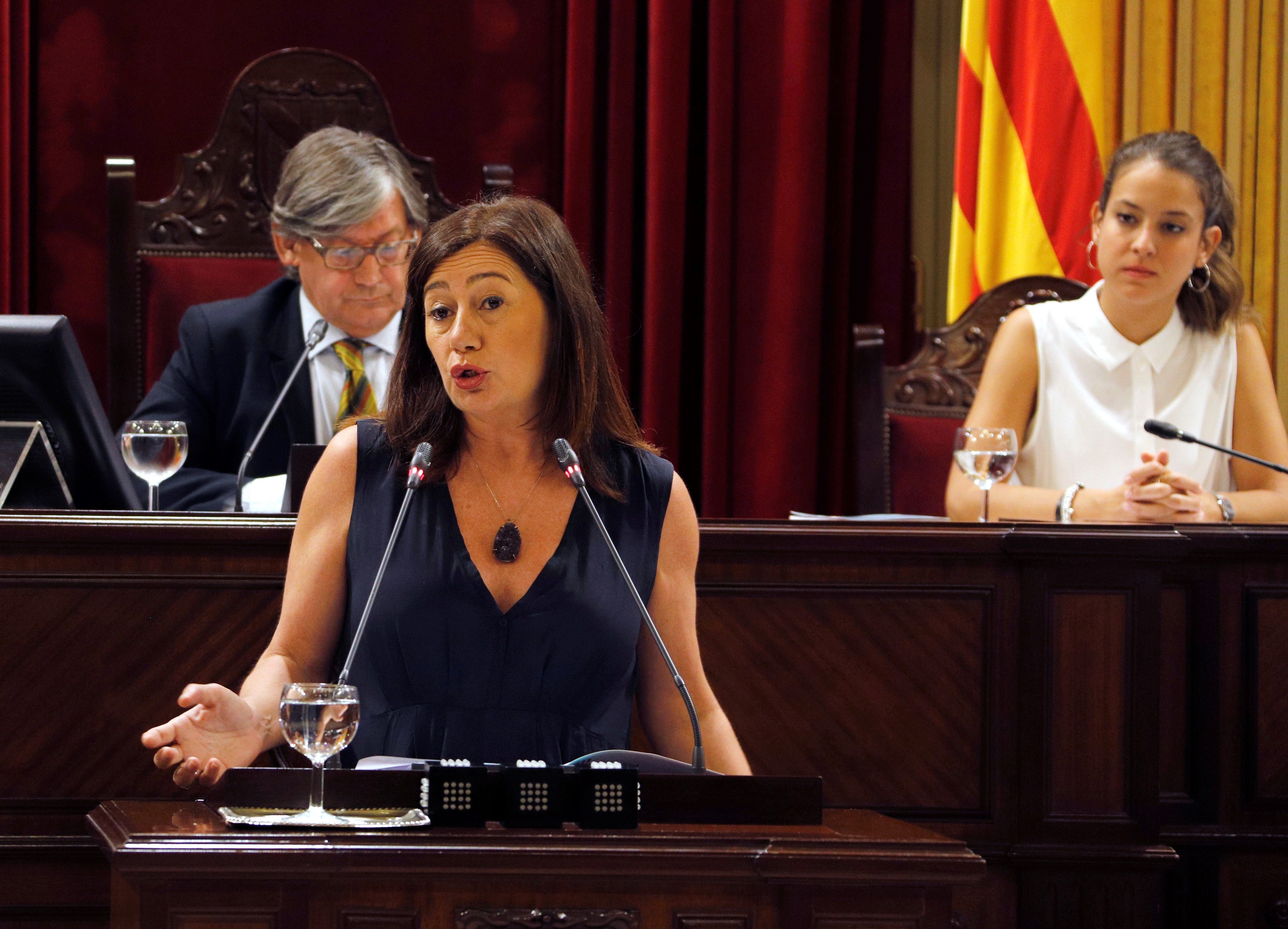 Armengol es defensa de les crítiques per la gestió dels brots de Covid a Balears