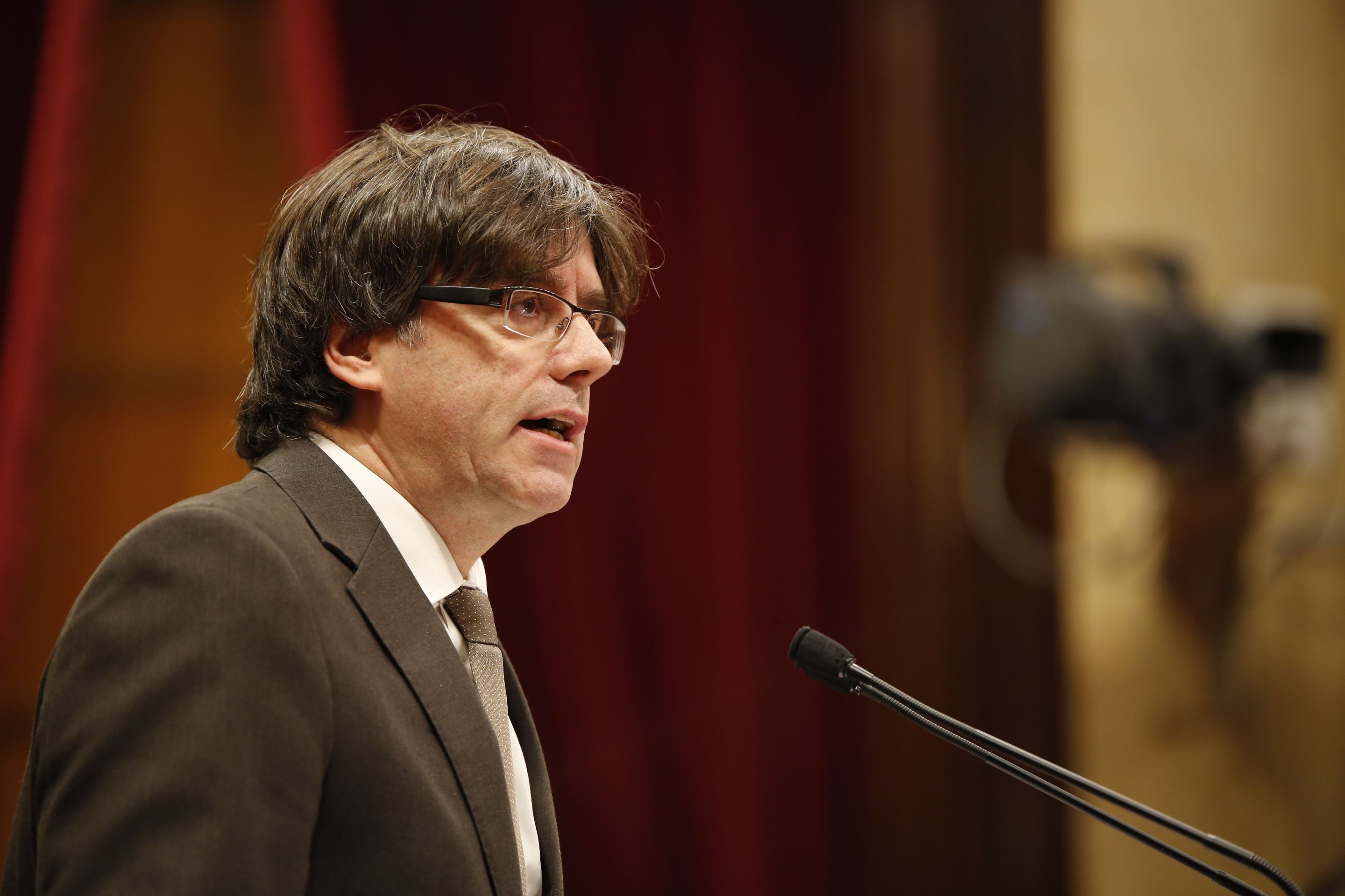 Puigdemont garanteix diàleg i evitar passes en fals
