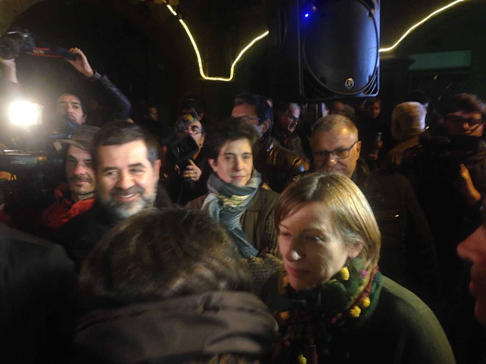 La concentració en suport a Joan Coma acaba amb Els Segadors