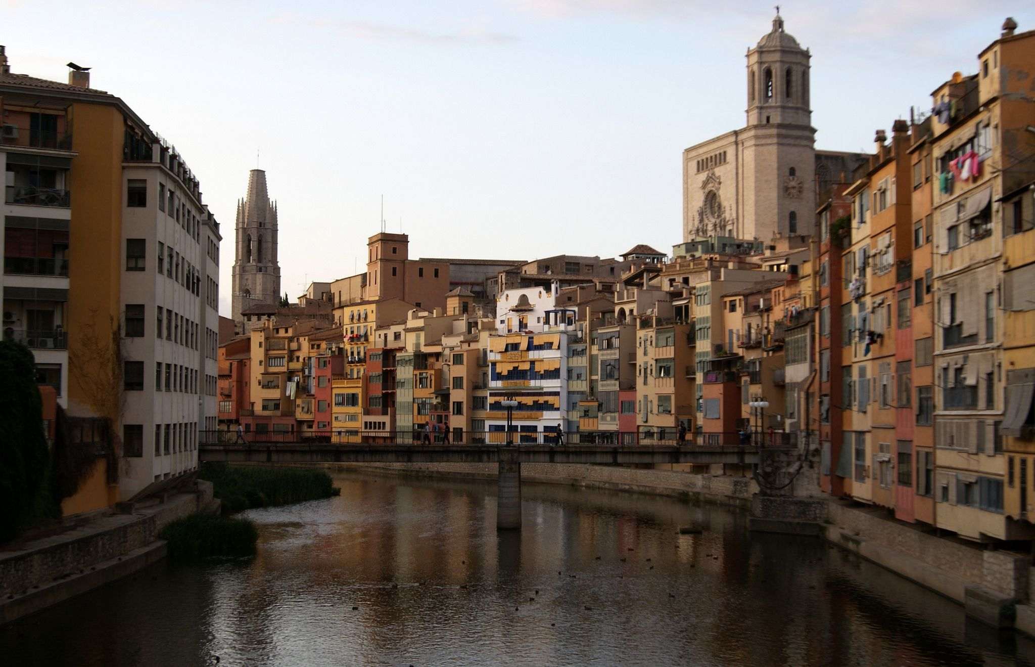 Puigdemont 'anuncia' que trasladará Presidencia a Girona