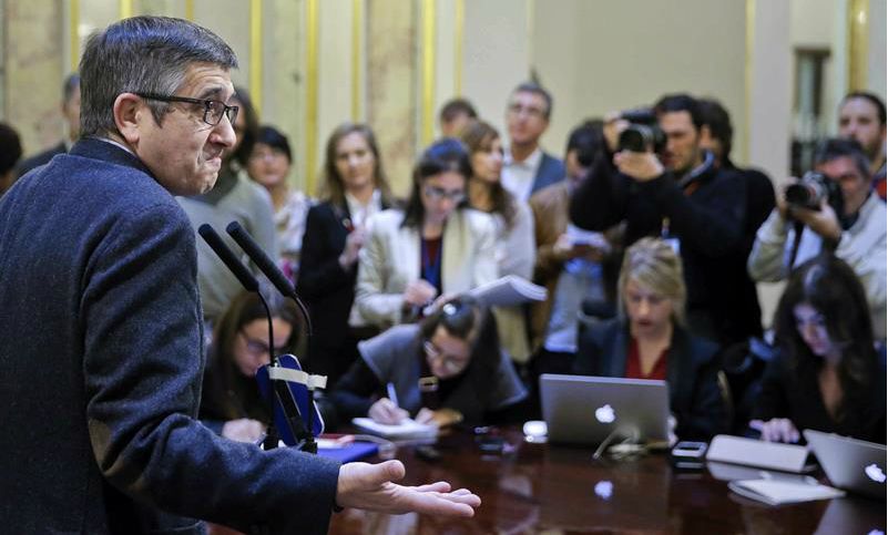 Com s'ha resolt l'embolic de grups a les Corts?