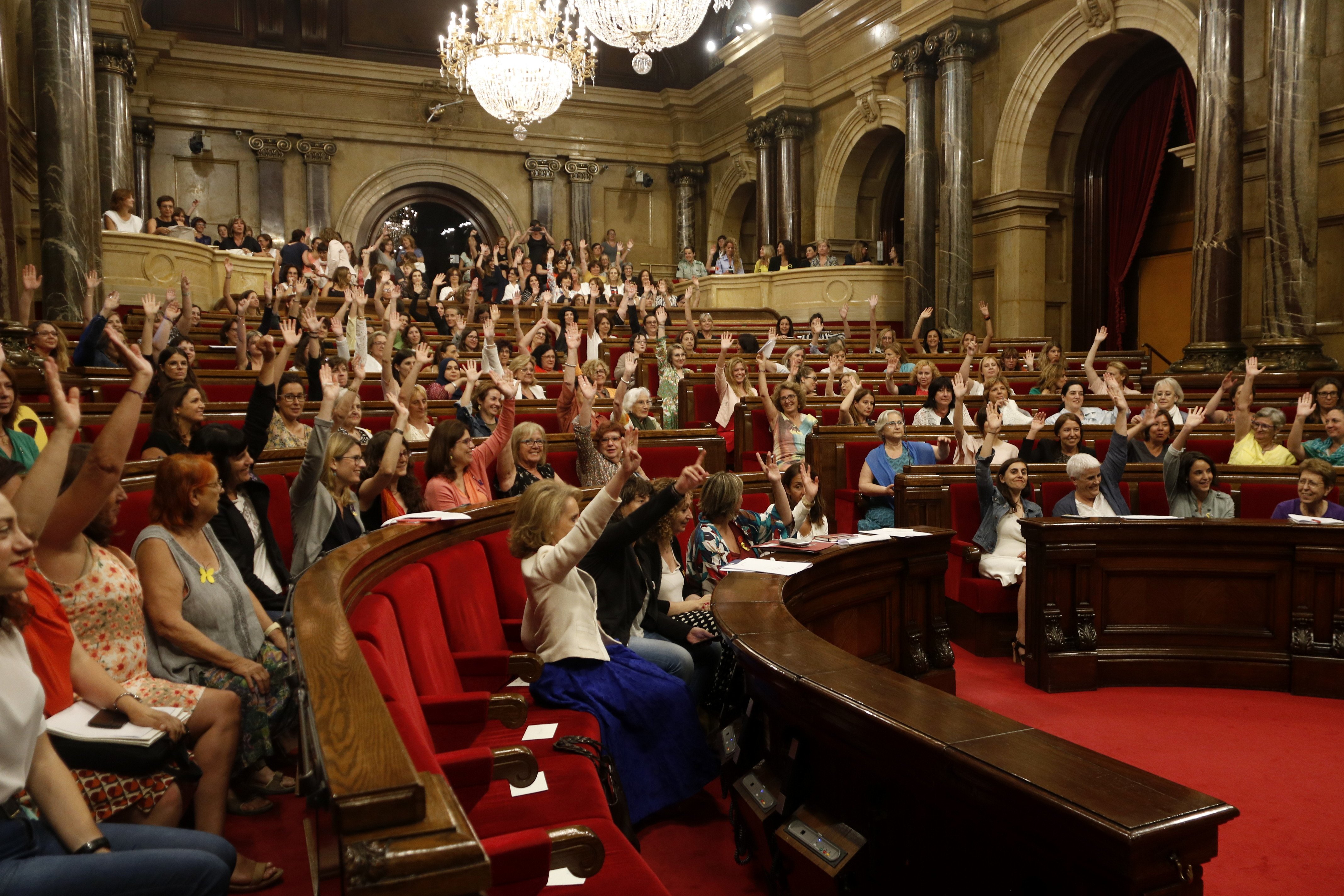 Las mujeres se empoderan en el Parlament