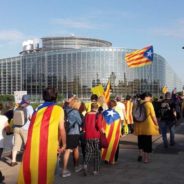 Parlament Europeu manifestació Estrasburg Twitter   @assemblea