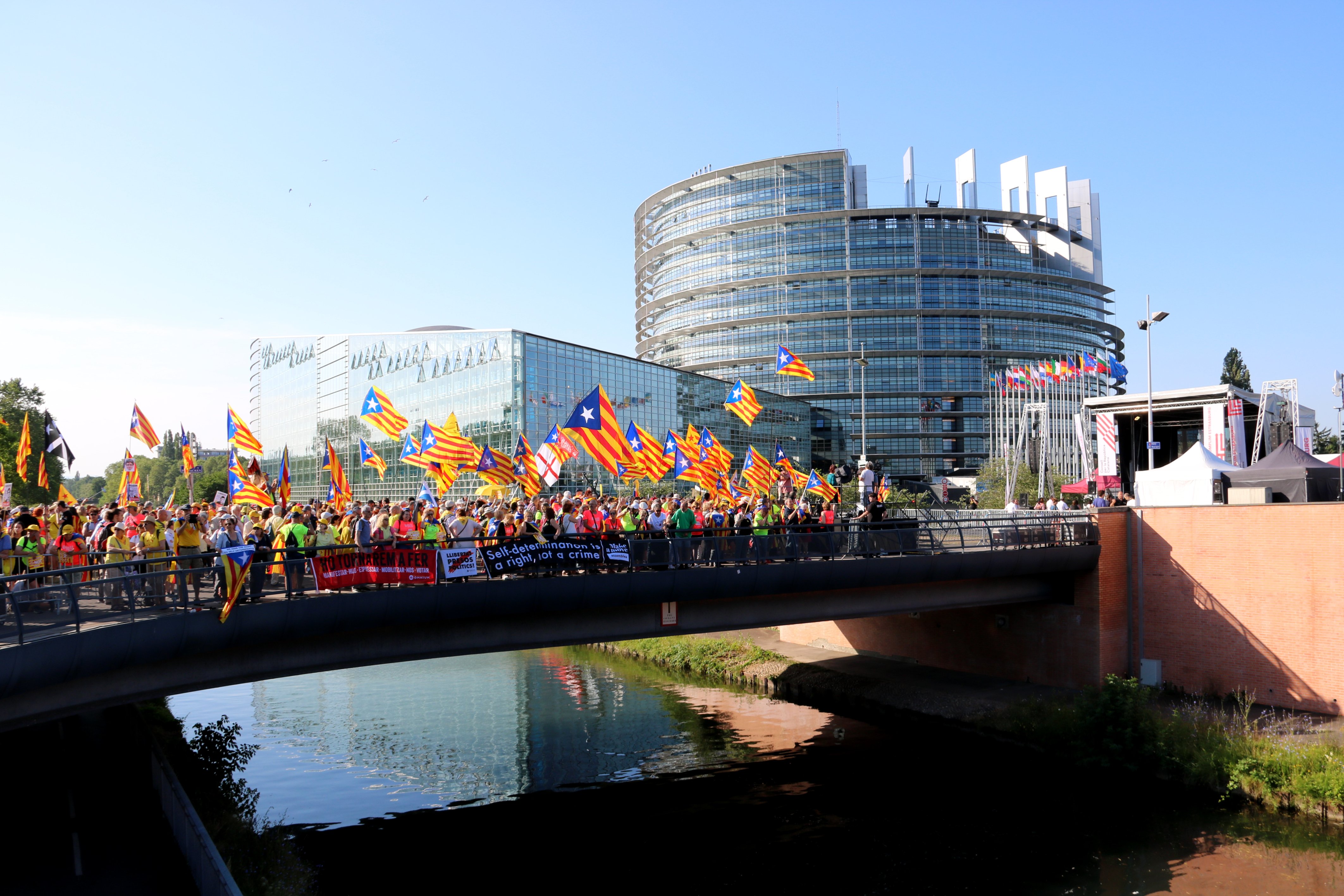 Creus que la democràcia a la Unió Europea està en regressió?