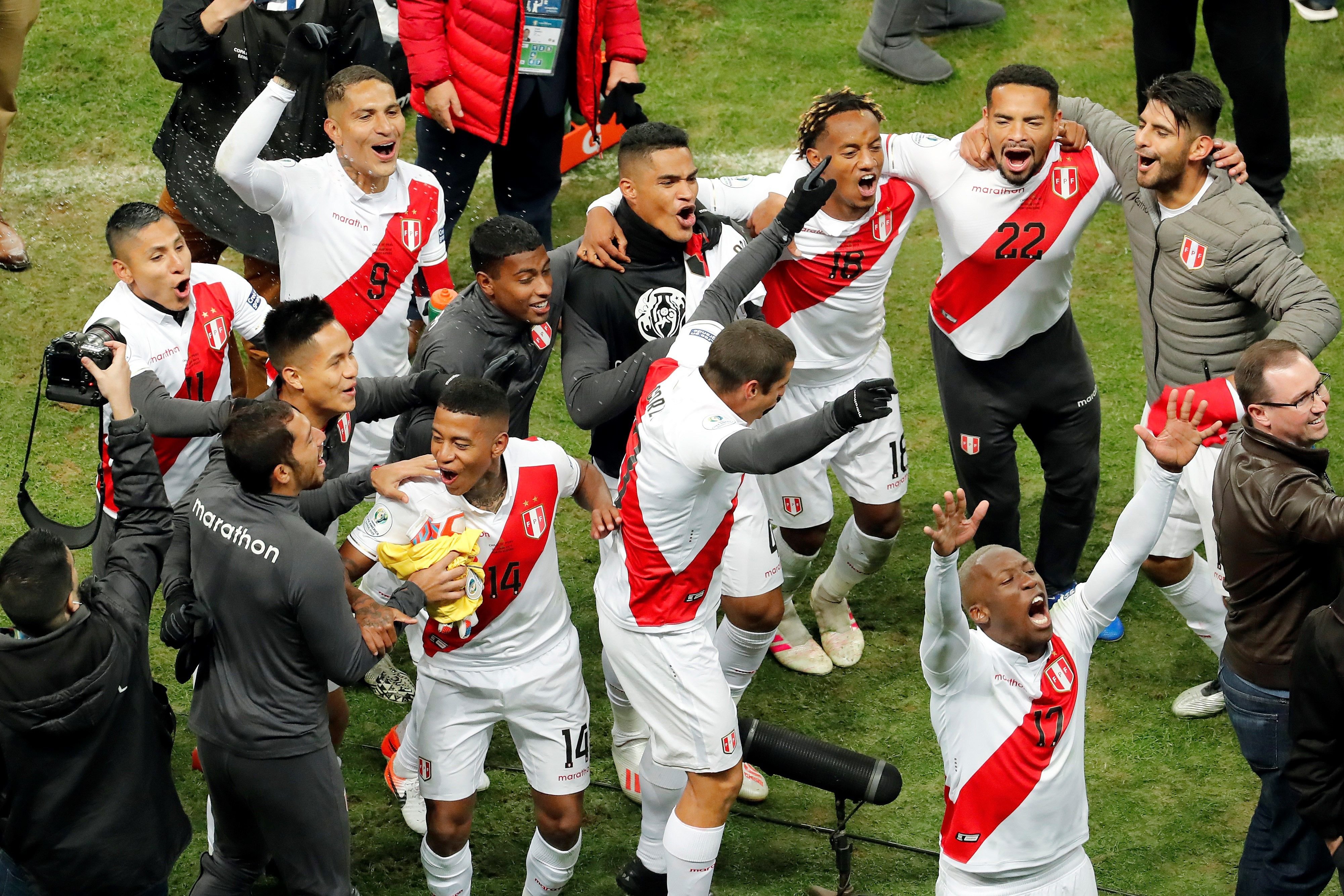 Perú destroza al campeón Chile y estará en la final contra Brasil (0-3)
