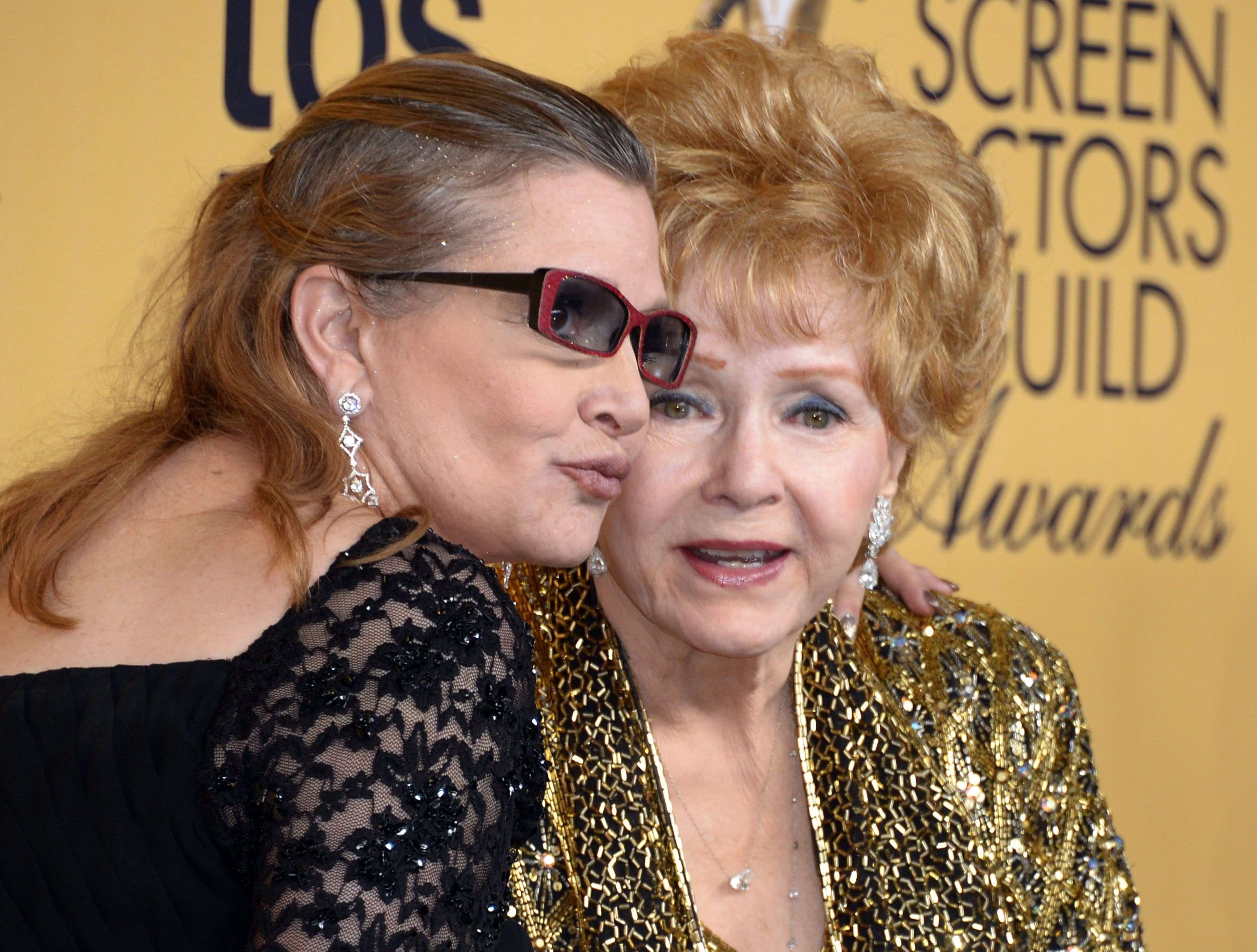 Mor l'actriu Debbie Reynolds, mare de Carrie Fisher
