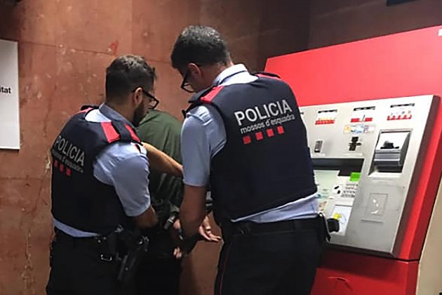 Detenció Mossos carterista metre|metro Barcelona Detenció Mossos carterista metre|metro Barcelona