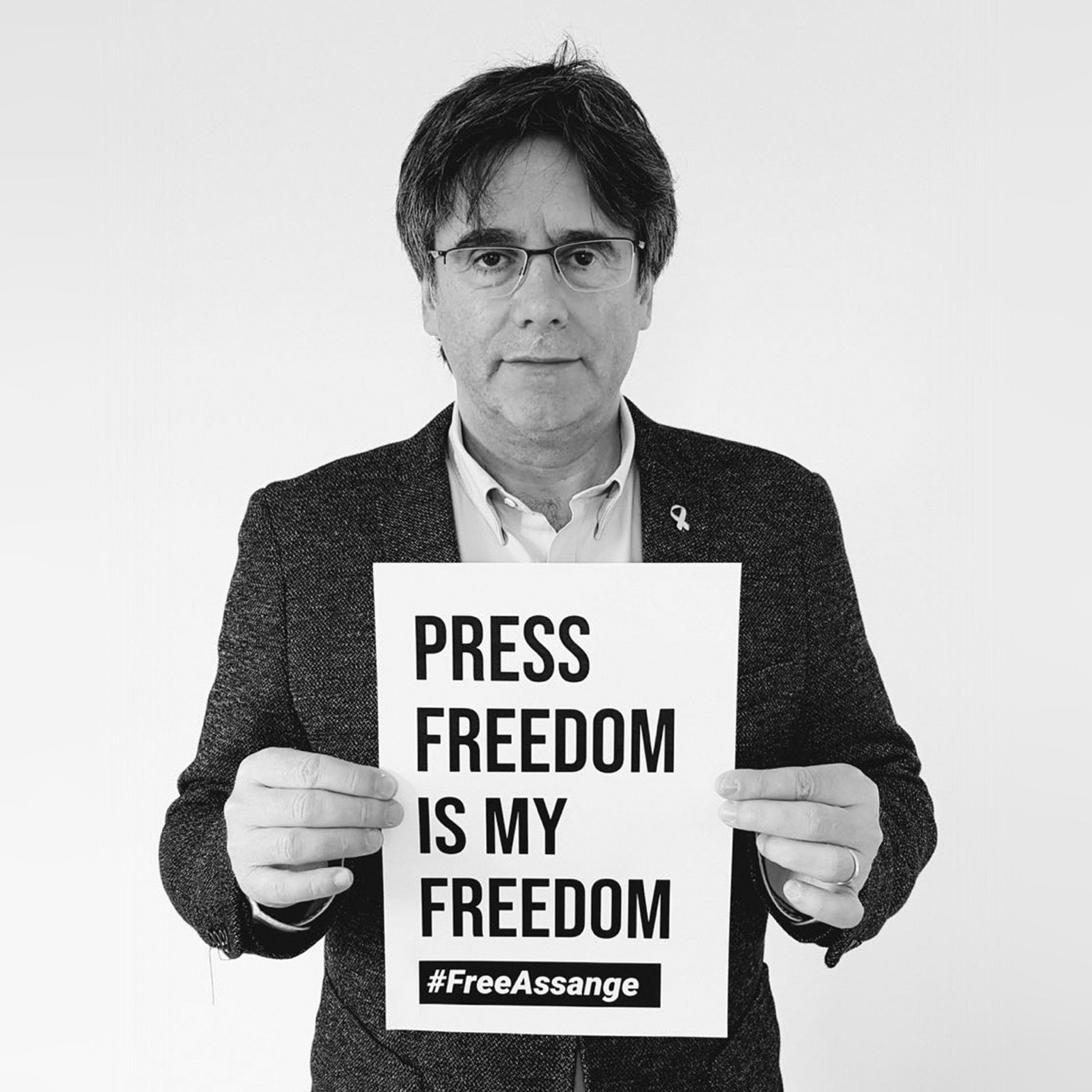 Puigdemont se suma a la campaña por la libertad de Assange