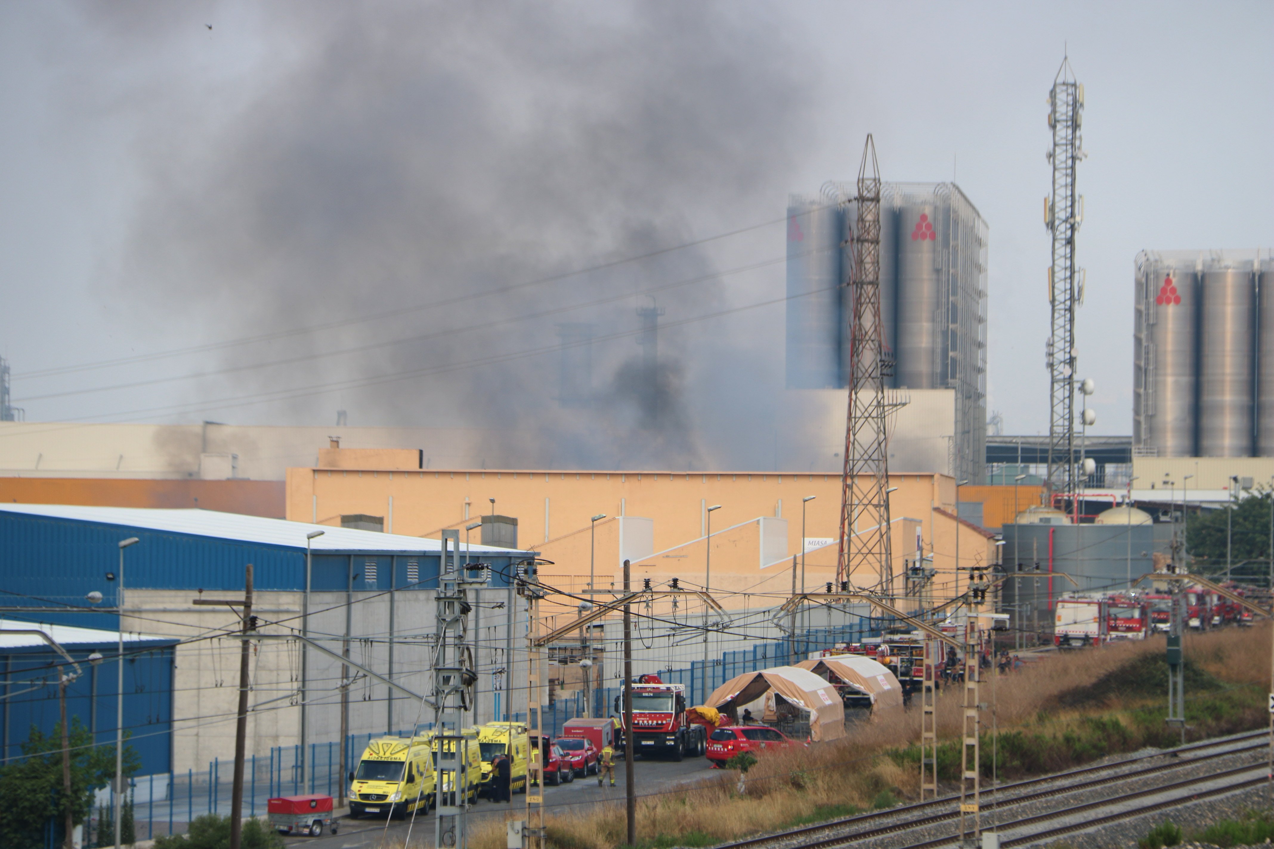 Activado el plan de emergencias químicas por un  incendio en una empresa en Tarragona