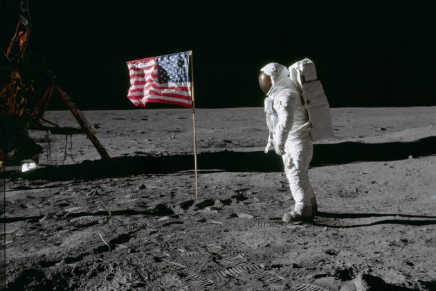 Armstrong Lluna Bandera NASA