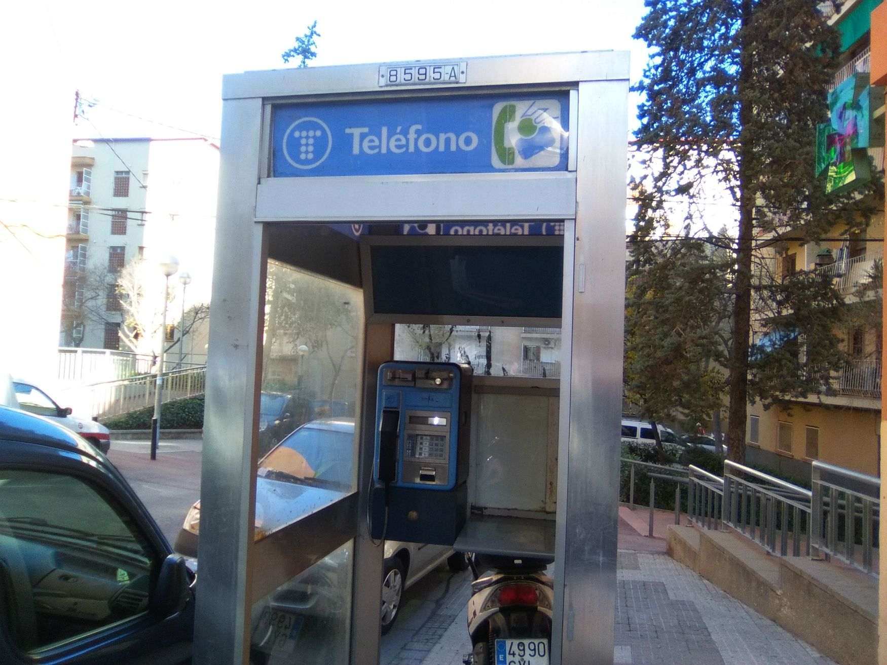 Telefónica gestionarà les cabines (almenys un any més)