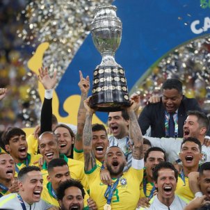 Dani Alves, un futbolista de rècord i sense límit