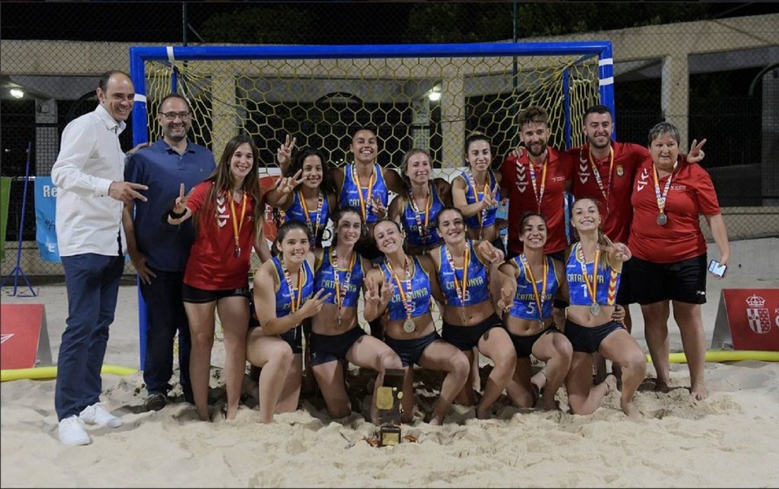 Catalunya es penja una plata i un bronze al Campionat d’Espanya d'handbol platja