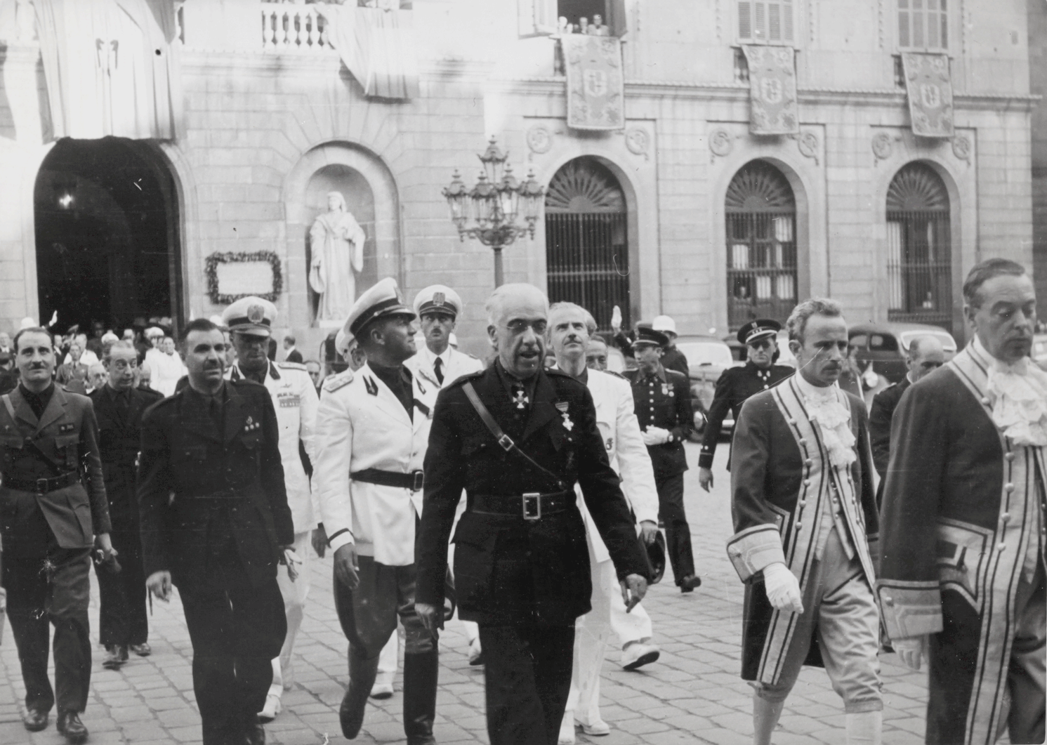 Pasean al yerno de Mussolini por Barcelona
