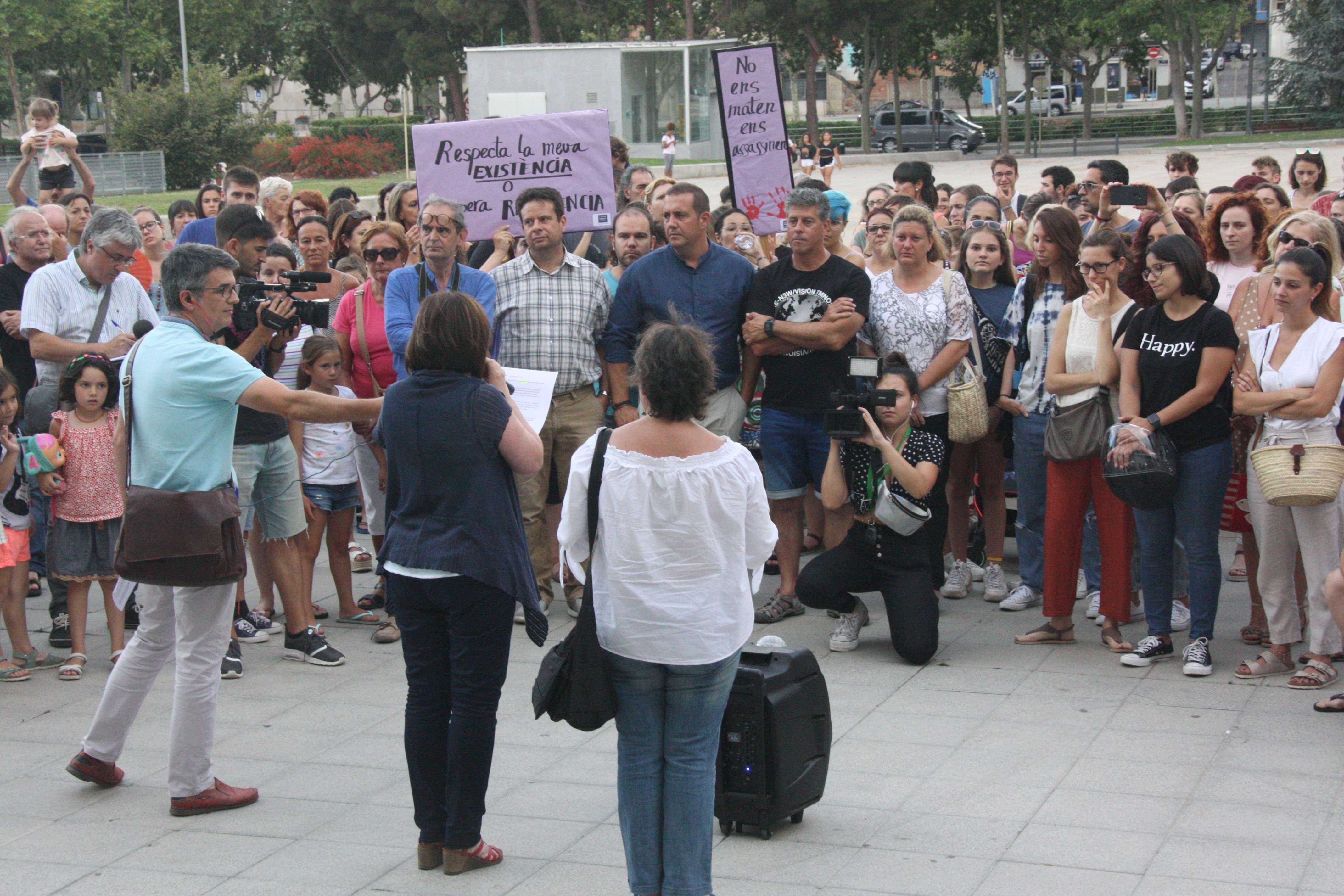 Cambrils es manifesta en rebuig per l'agressió sexual a una noia