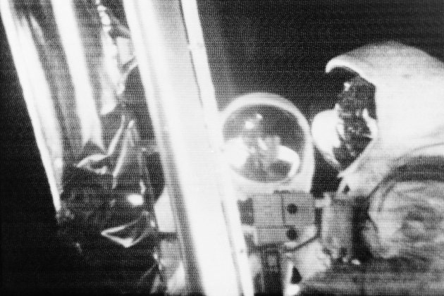 Frame de la cámara de módulo lunar Eagle llegada a la luna NASA