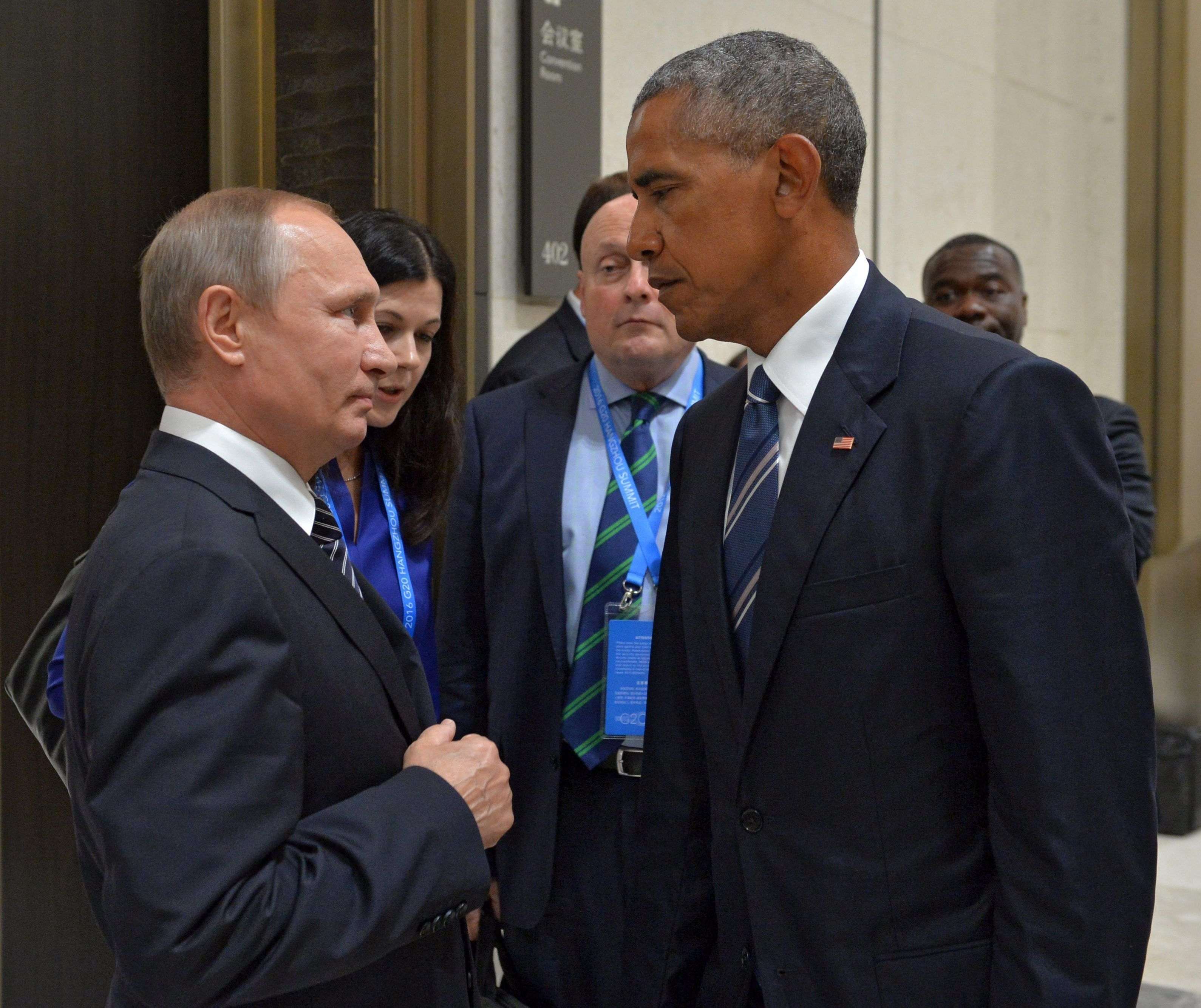 Obama expulsa a 35 diplomáticos rusos