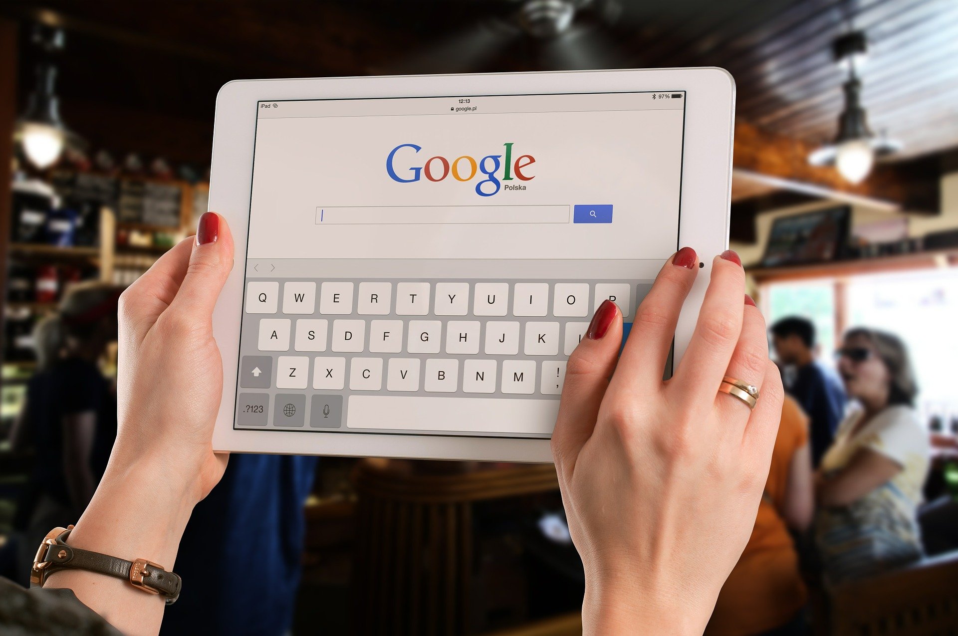 Google admite escuchar el 0,2% de las conversaciones con su asistente virtual